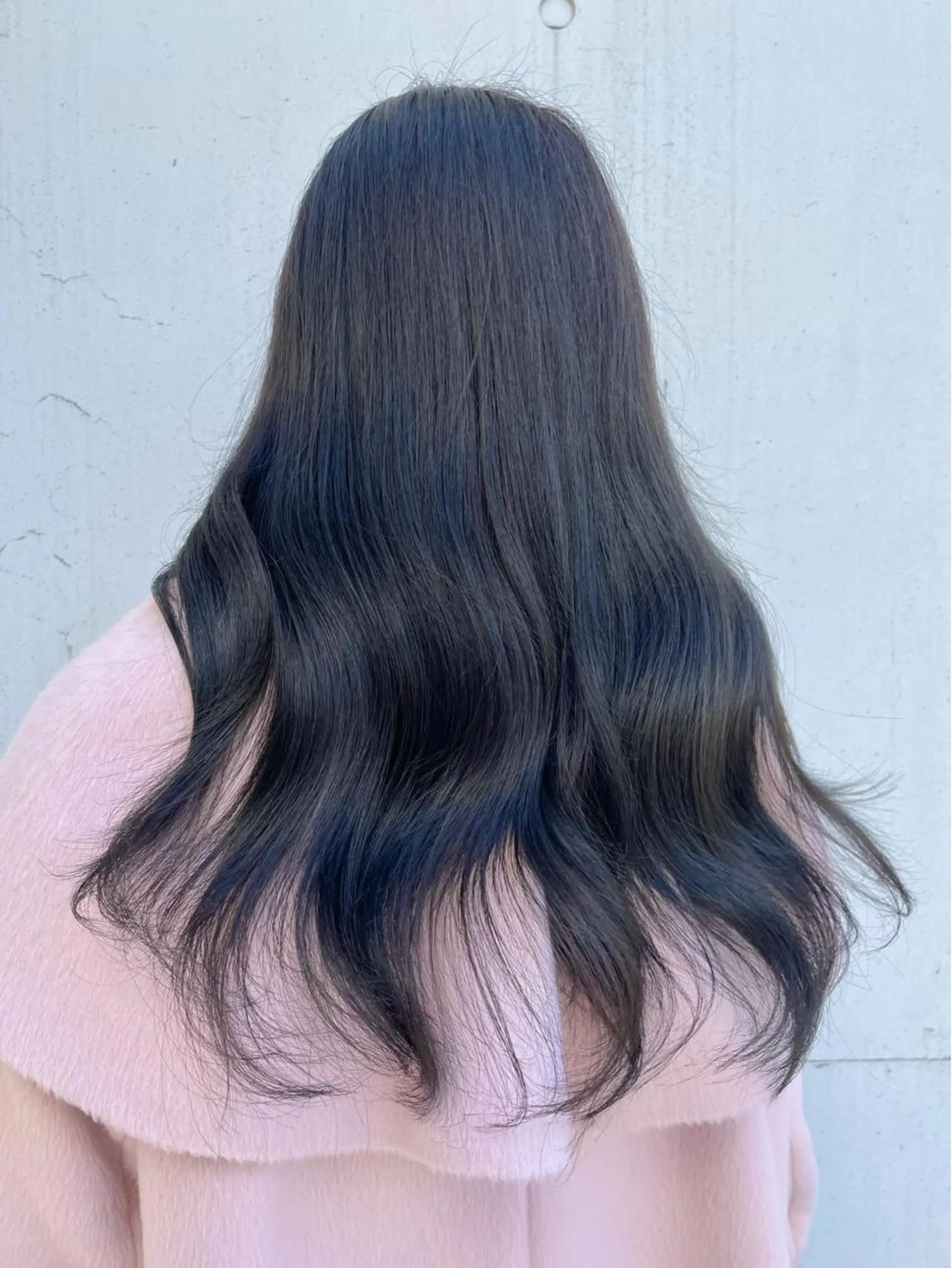 ロング カラー アディクシーカラー 黒髪 ブリーチ ブルーカラー ブルーブラック ヘアカラー トリートメント もにか🌞原宿/渋谷 🌝ブリーチカラーのヘアスタイル