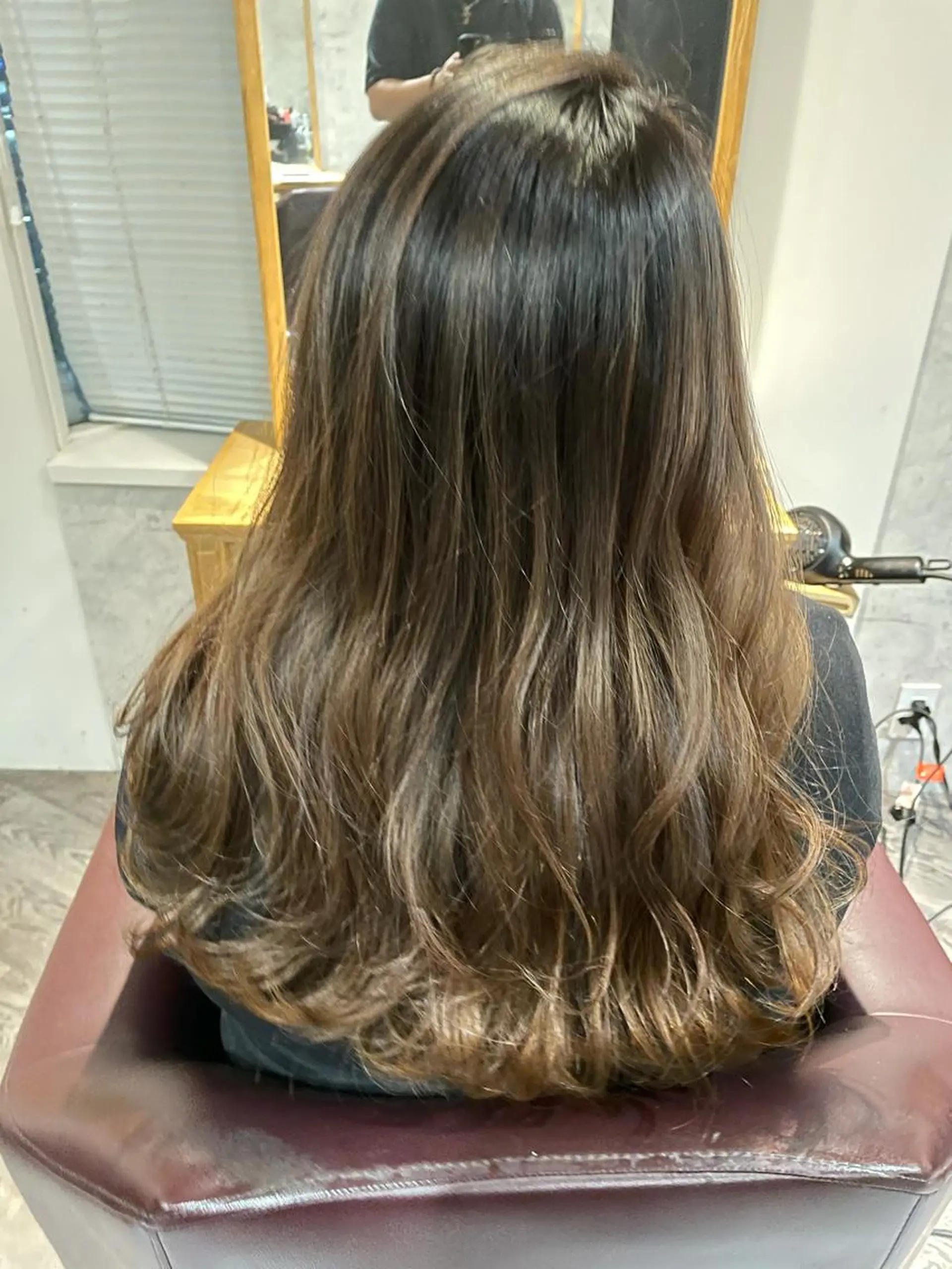 ロング カラー バレイヤージュ レイヤーカット ヘアカラー トリートメント エフェクトブリーチ エクステhiroのヘアスタイル