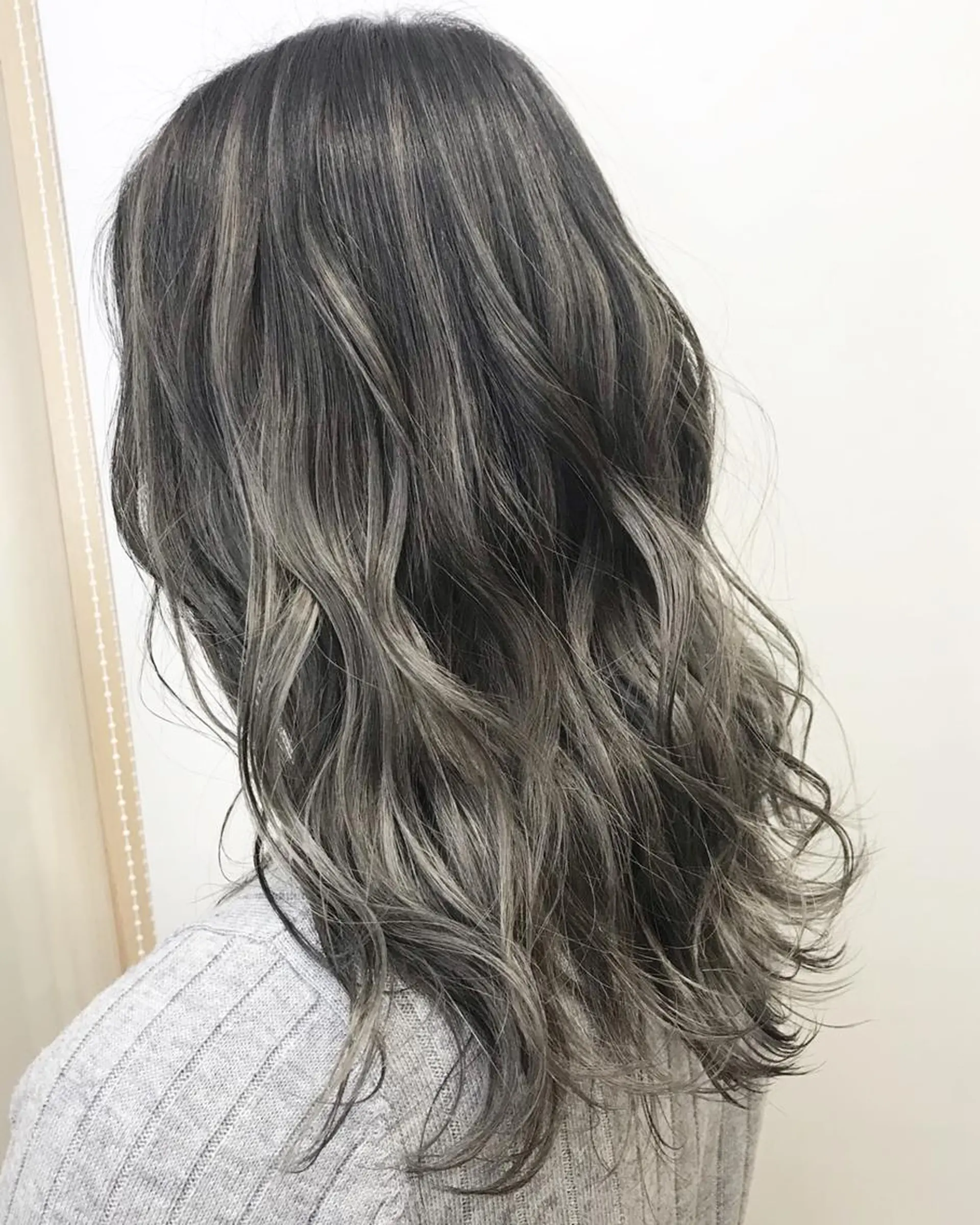 セミロング カラー グレージュ ハイライトカラー ハイライト WONK. ウォンク 心斎橋のヘアスタイル