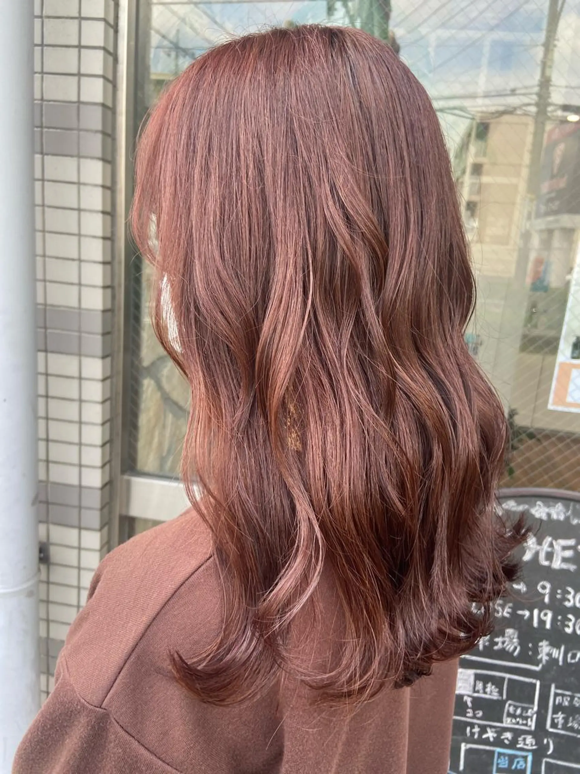 セミロング カラー ブリーチ ブラウンカラー ブリーチなしカラー ピンクカラー ピンクブラウン ヘアカラー ハラダ ヒナミのヘアスタイル