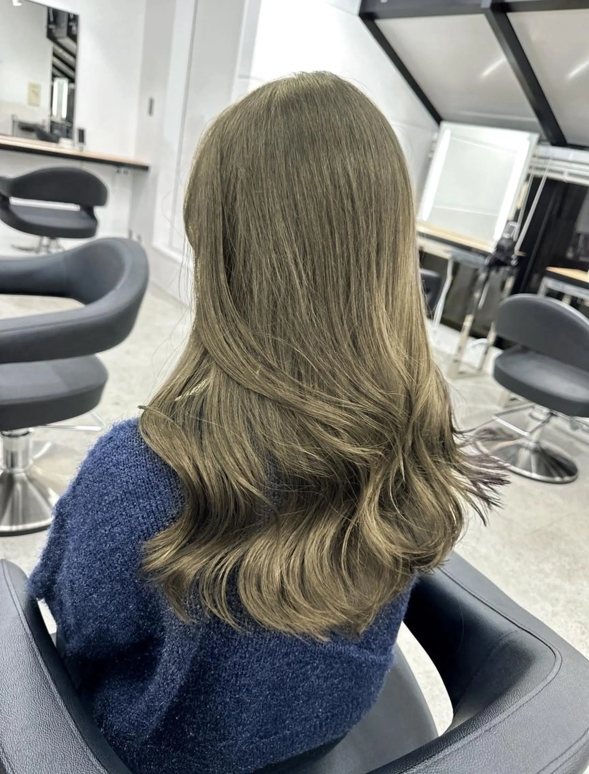 カラー セミロング くすみミルクティー／ ブラウン🪡TOWAのヘアスタイル