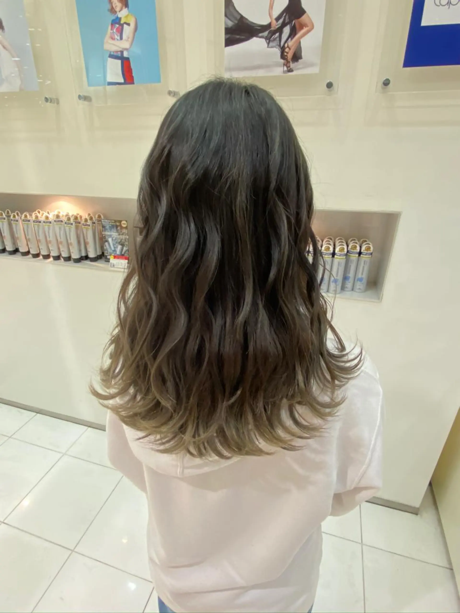 ロング カラー バレイヤージュ ベージュカラー レイヤーカット tetote天王寺店所属・SHOTA 大人ショートのヘアスタイル