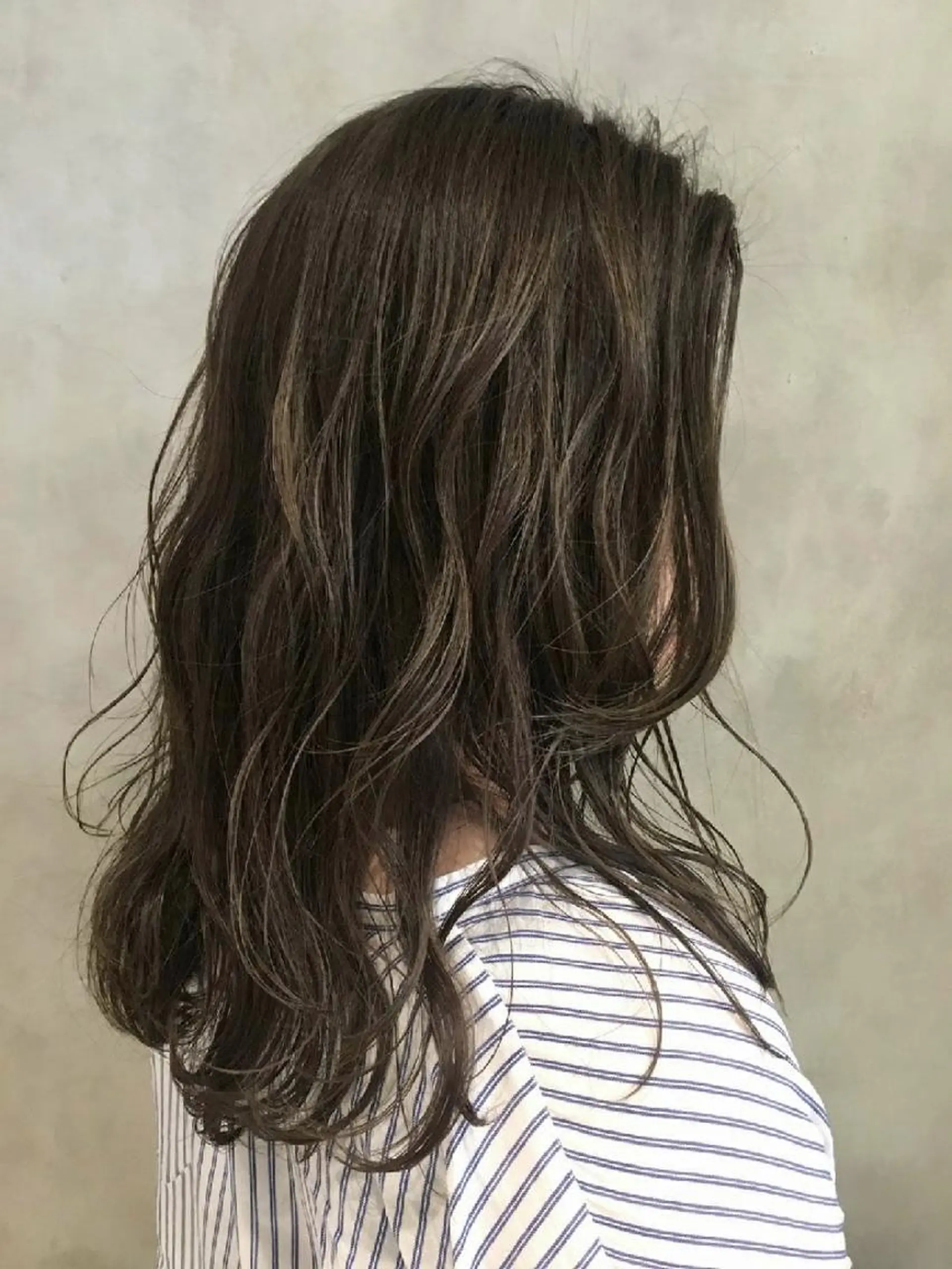 セミロング カラー アッシュ ベージュカラー ハイライトカラー ハイライト カヤノ ミサキ𓇼𓆉 のヘアスタイル