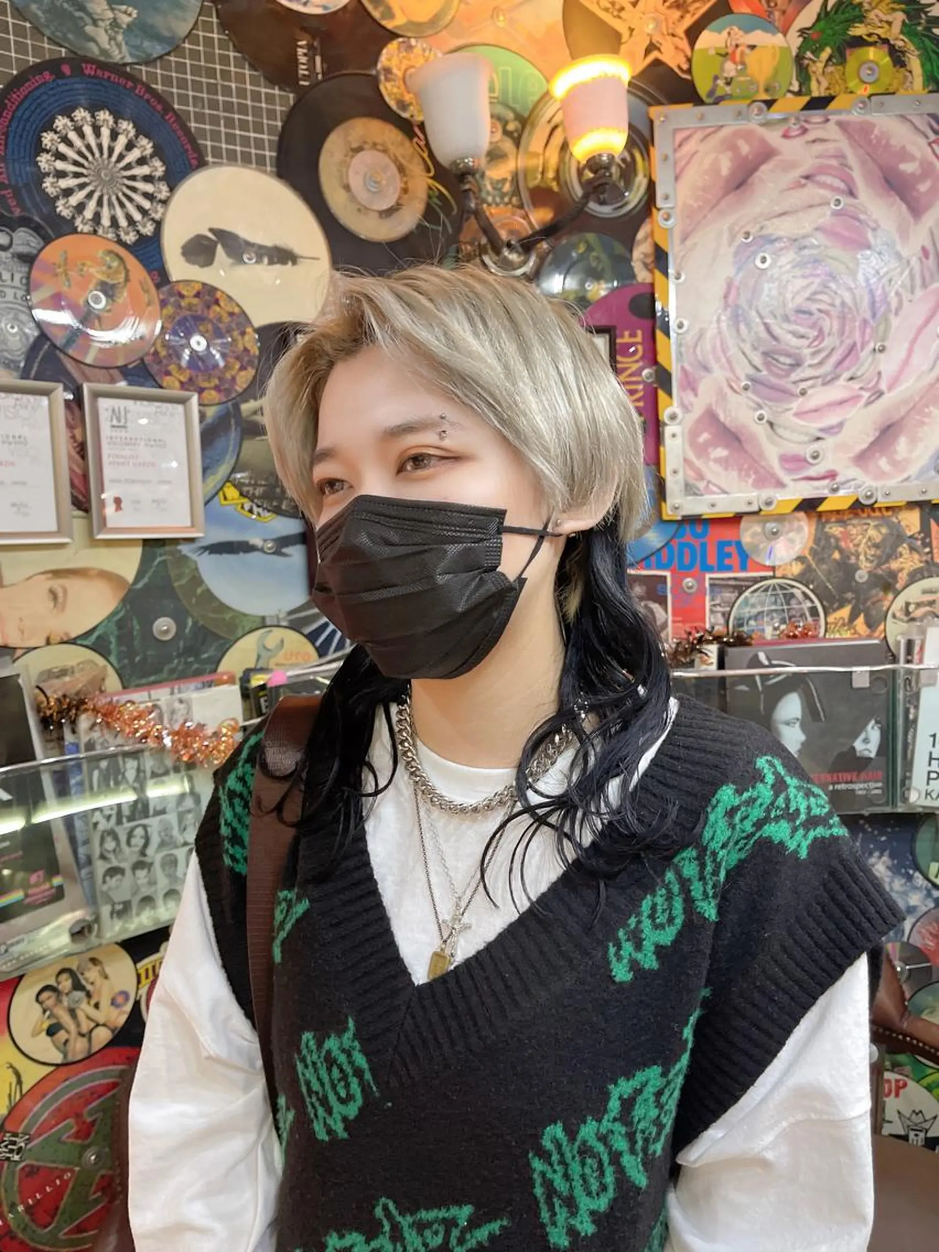 ミディアム カラー ヘアアレンジ マツエク・マツパ エクステ ウルフカット haco+所属・🌈派手髪エクステ ブレイズ🌈ひろとのヘアスタイル