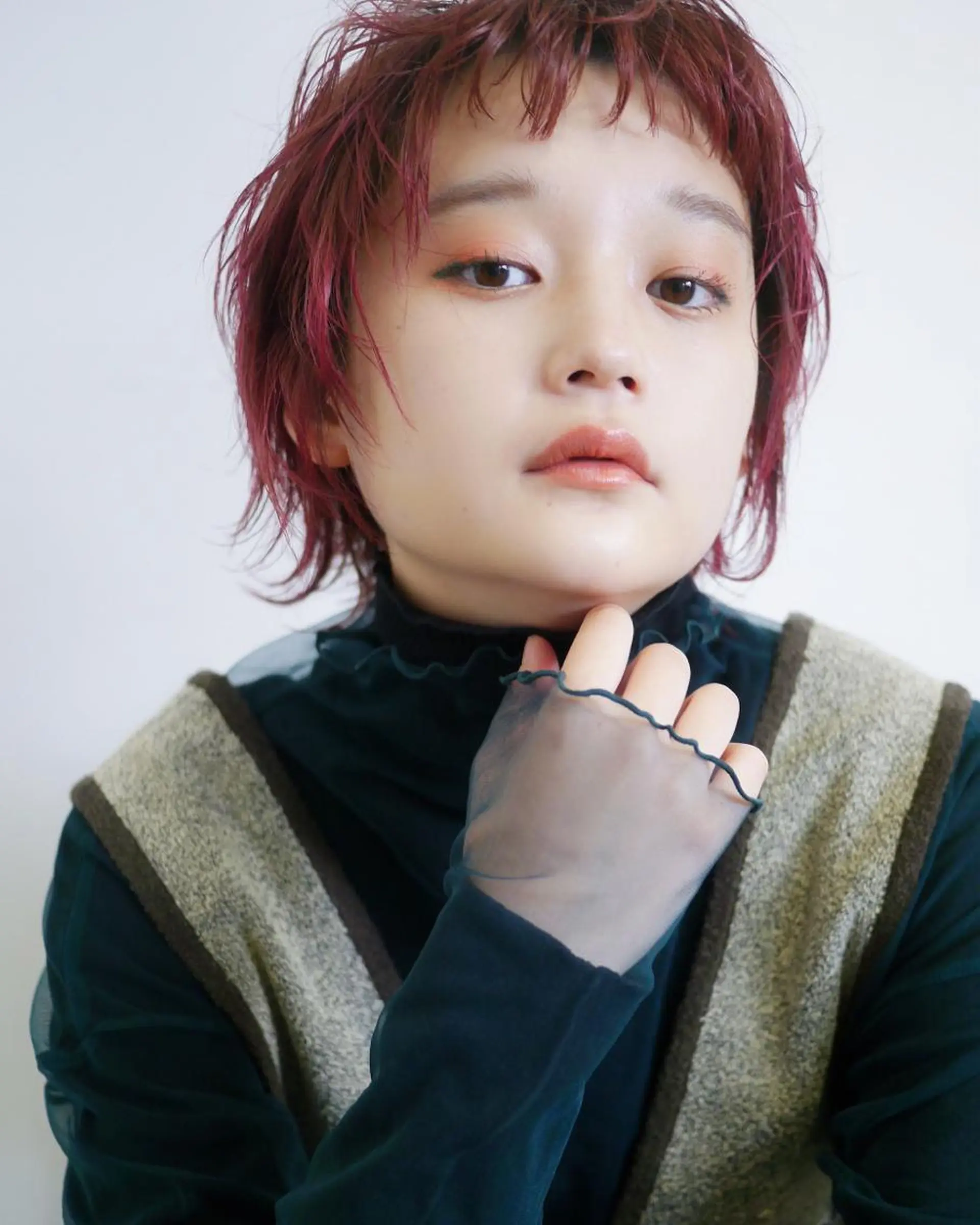 ショート nuu所属・💜ショート💜 ウルフ、ボブ二色亜美のヘアスタイル