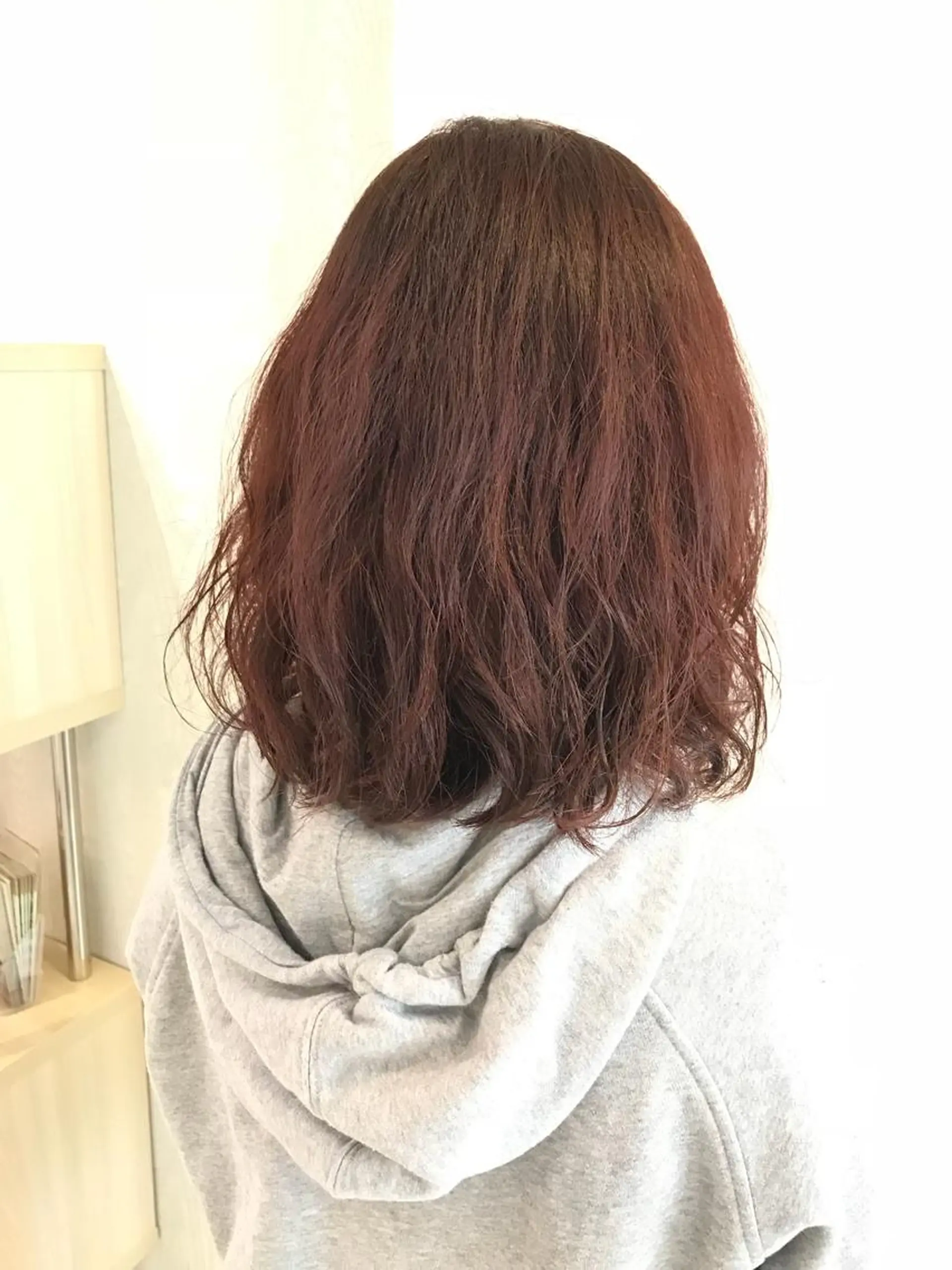 ミディアム カラー パーマ ミディアムパーマ ピンクカラー カット ヘアカラー パーマ chiyo yasuのヘアスタイル