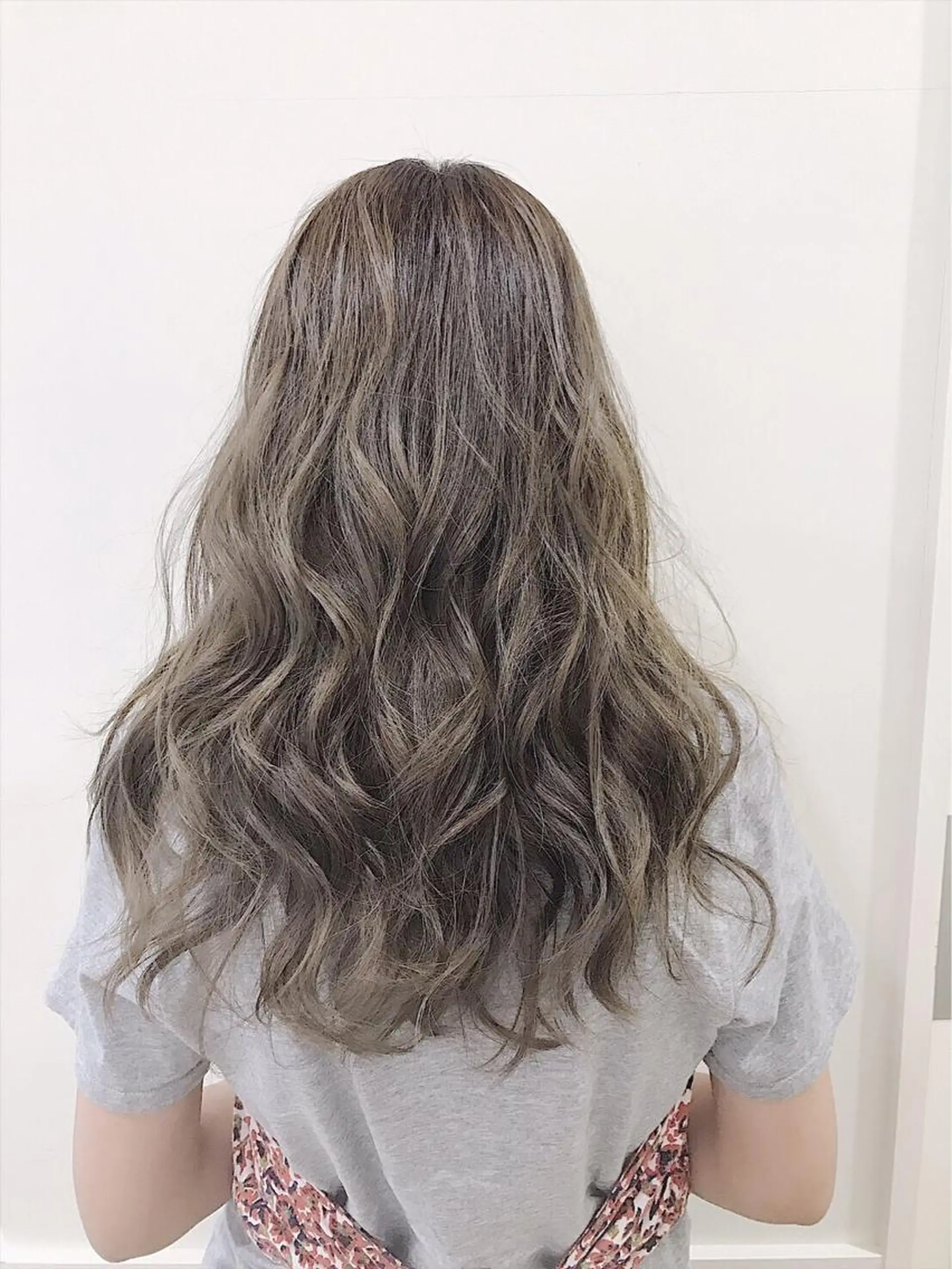 ロング カラー ハイライトカラー ハイトーンカラー ハイライト ぱつっとボブ/ 小野あかねのヘアスタイル