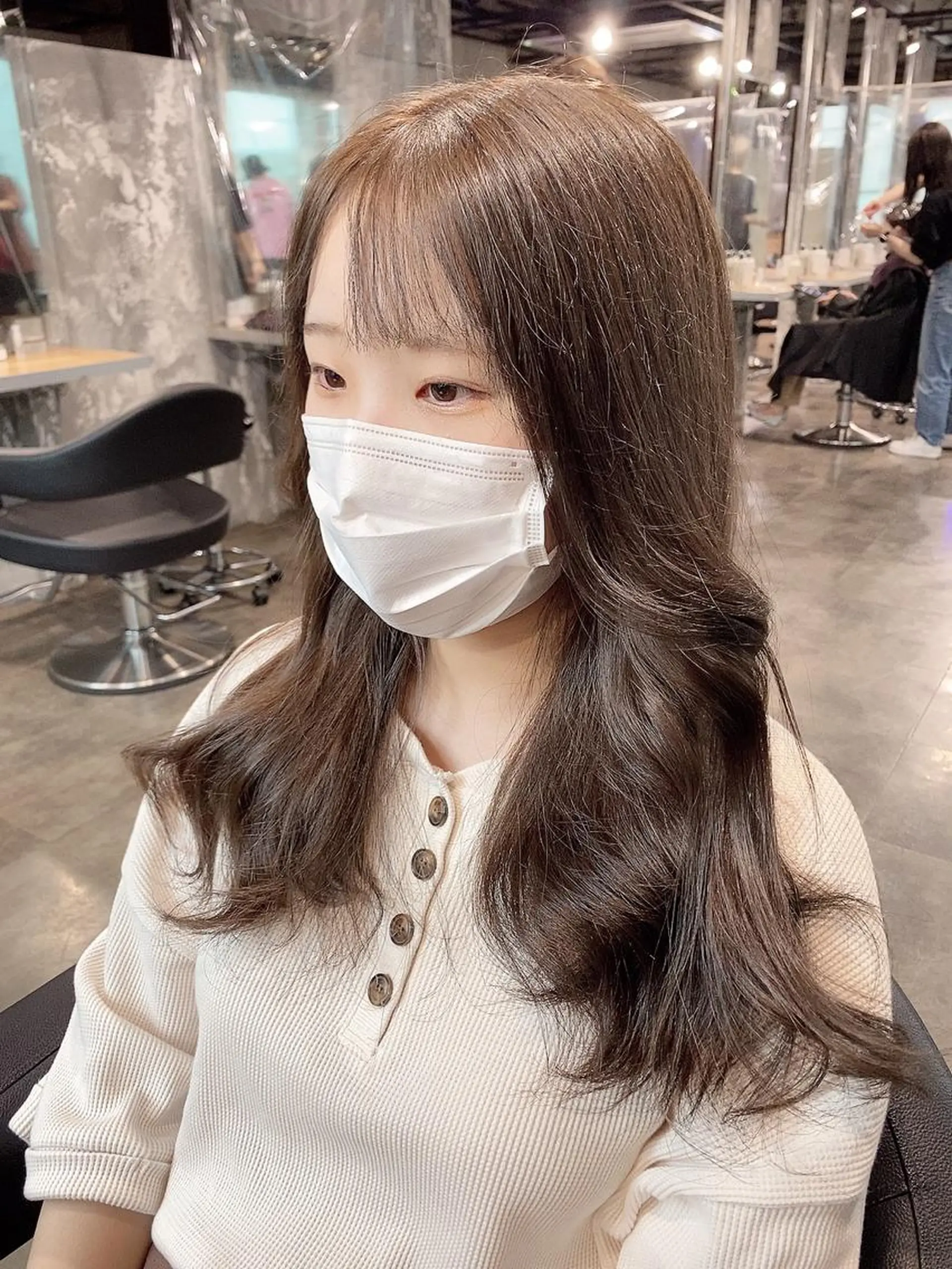 セミロング カラー カット ヘアカラー 韓国ヘア暗髪 ダブルカラーメンズ可のヘアスタイル