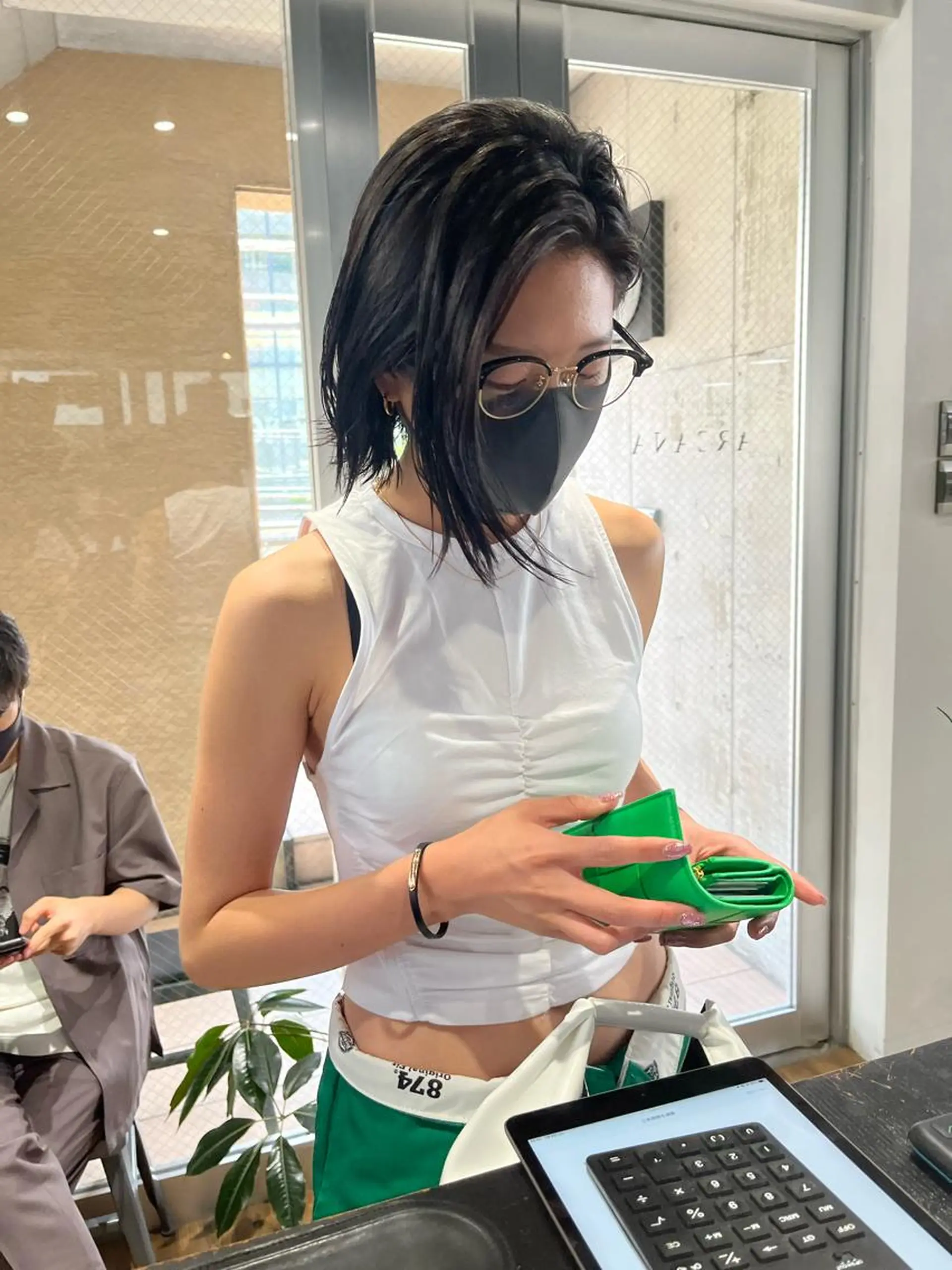ショート 切りっぱなしボブ ボブ デザインカット レイヤーカット カット ミルクティーベージュ 🌿店長　清水ひとみのヘアスタイル