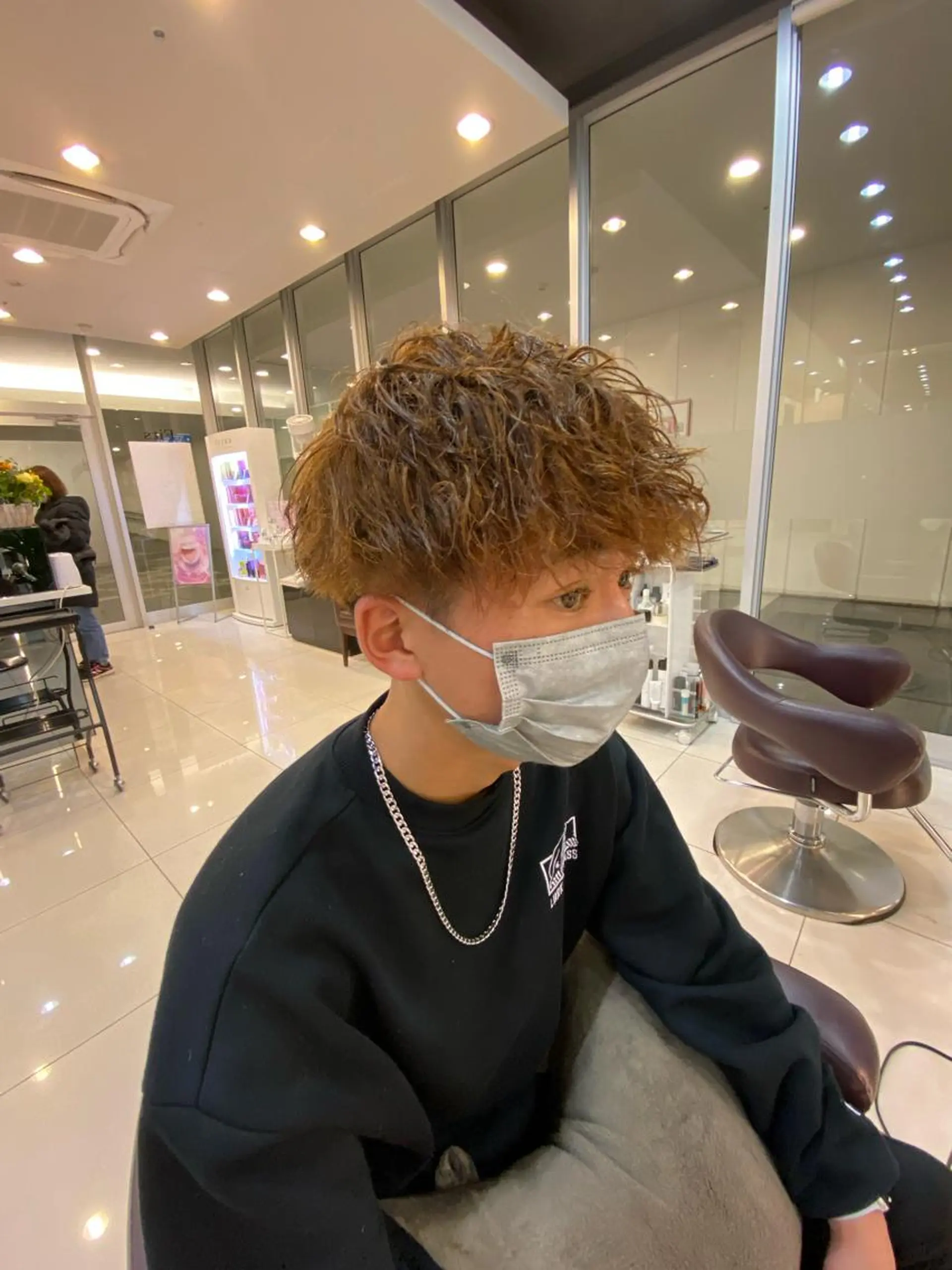 ショート パーマ メンズ メンズパーマ メンズツイストパーマ ツイストパーマ カット ヘアカラー パーマ メンズトレンドヘア◎ ／冨田大輝のヘアスタイル