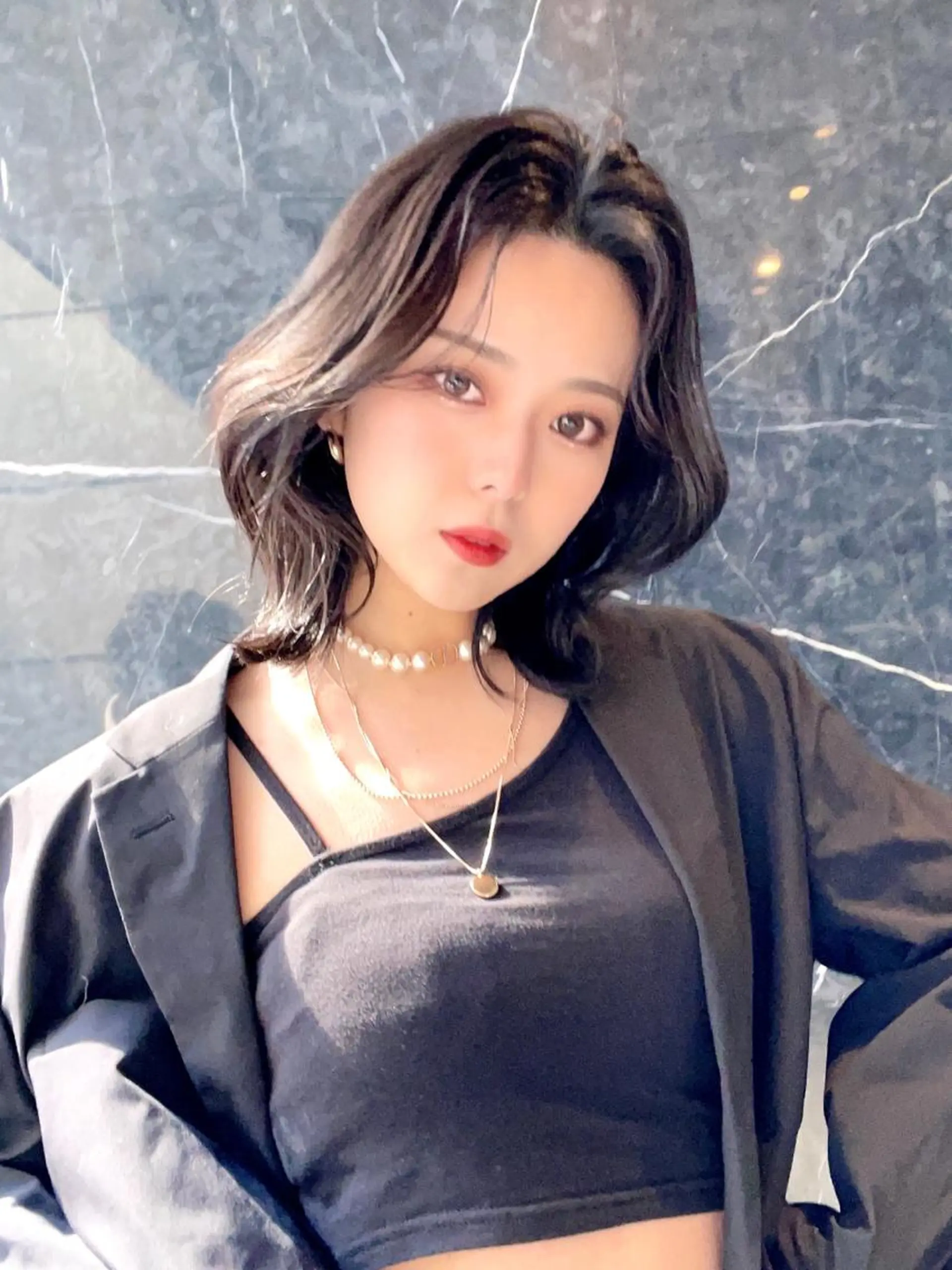 ミディアム くびれヘア エギョモリ 顔まわりレイヤー 顔周りカット かきあげバング カット ヘアカラー トリートメント ボブパーマ ウルフパーマのヘアスタイル