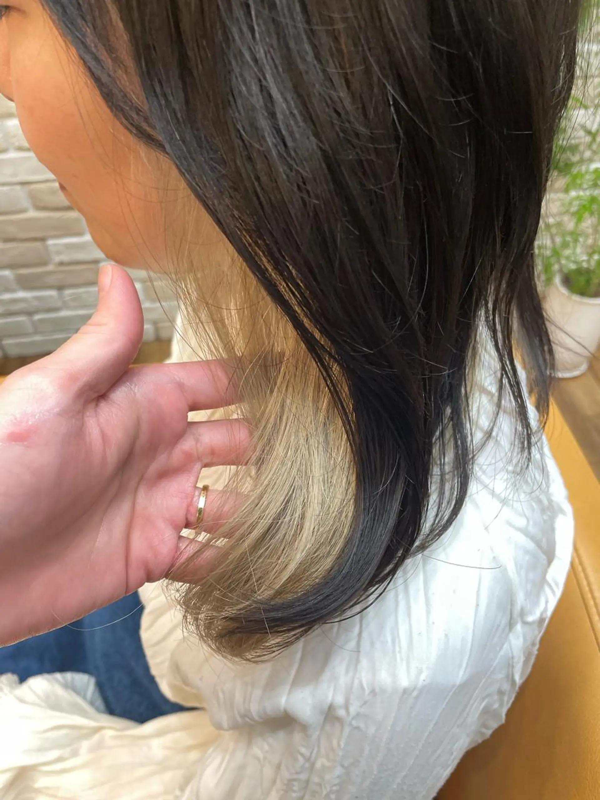 カラー ブリーチ eyesburg W/est所属・ショートボブ 村上のヘアスタイル