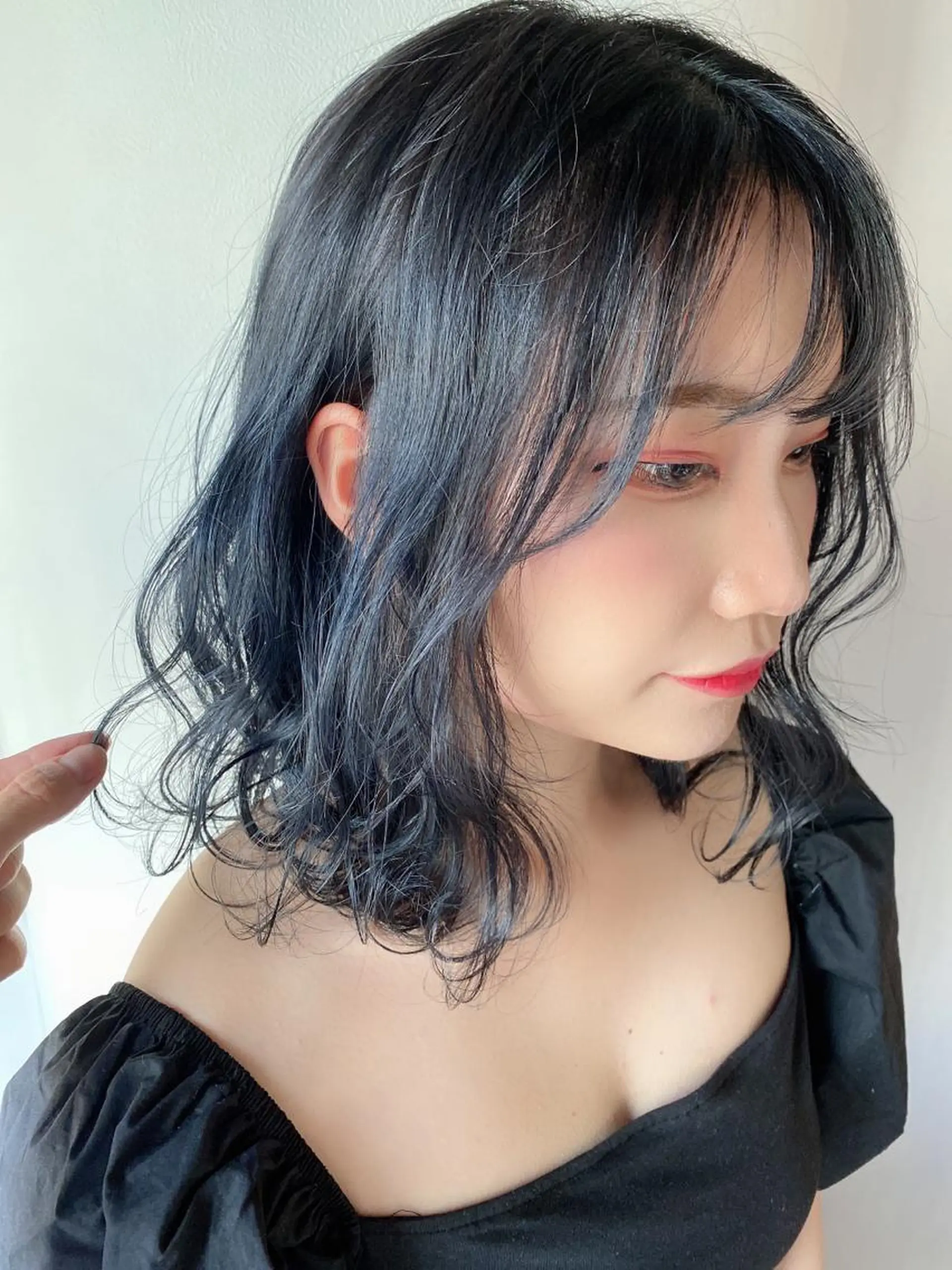 セミロング カラー 黒髪 ネイビーカラー an:title所属・くせ毛×ショート 上岡勇祐のヘアスタイル