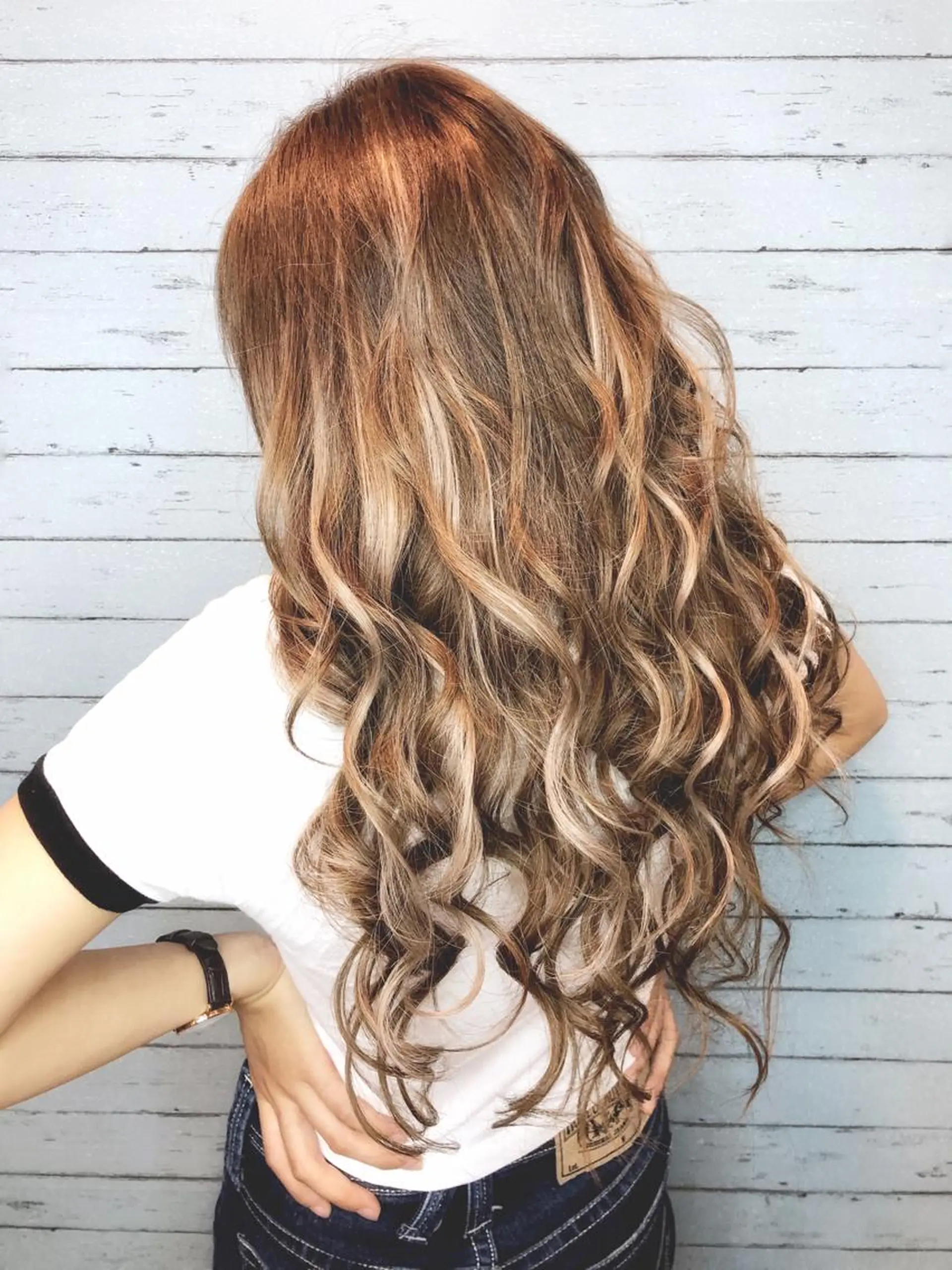 セミロング シールエクステ エクステ ハイライト レイヤーカット ヘアカラー エクステ LOCO Ko-kiのヘアスタイル