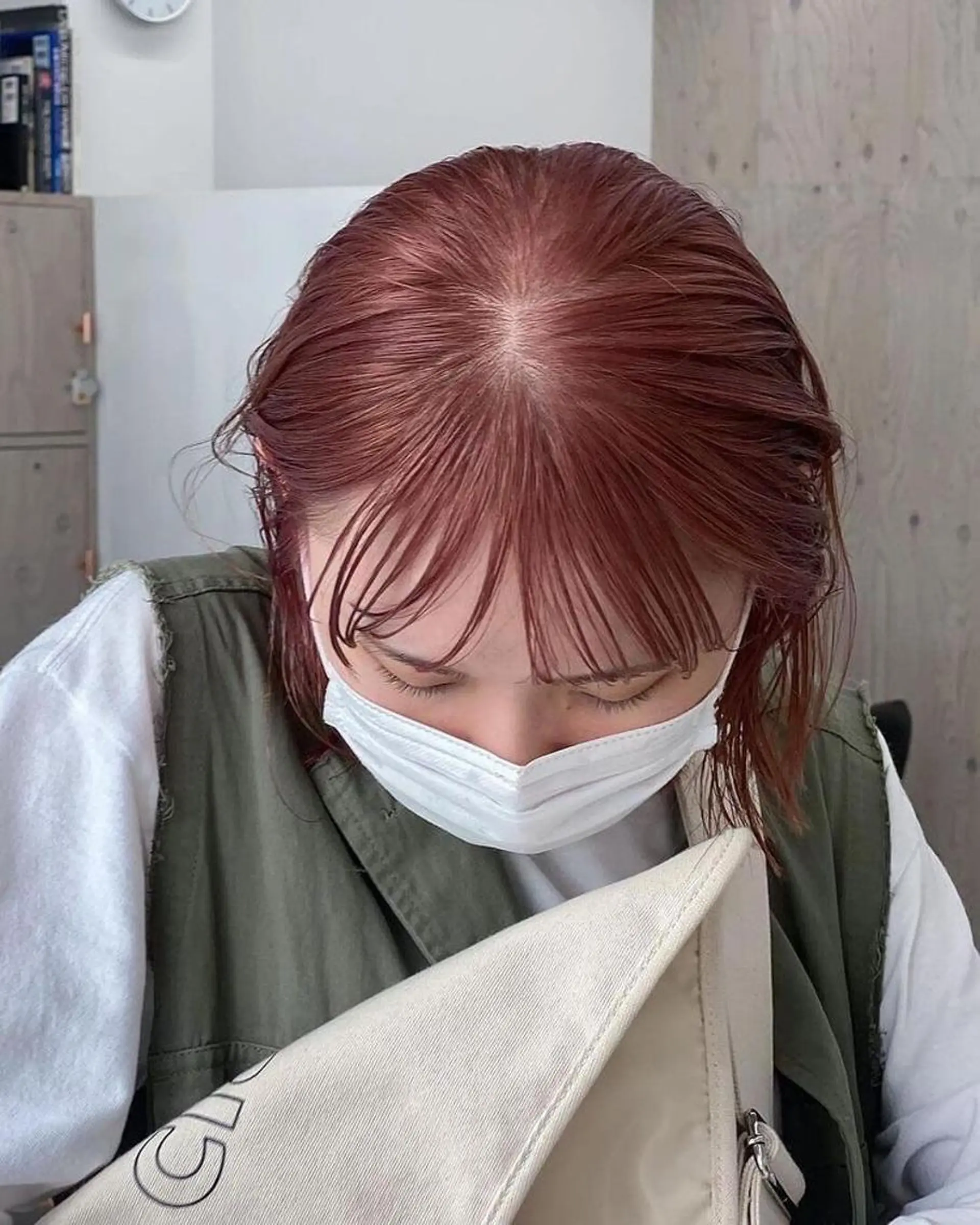 ミディアム カラー オレンジ オレンジピンク ピンクカラー サキ🤍ハイトーン 🩰くびれ巻きヘアのヘアスタイル