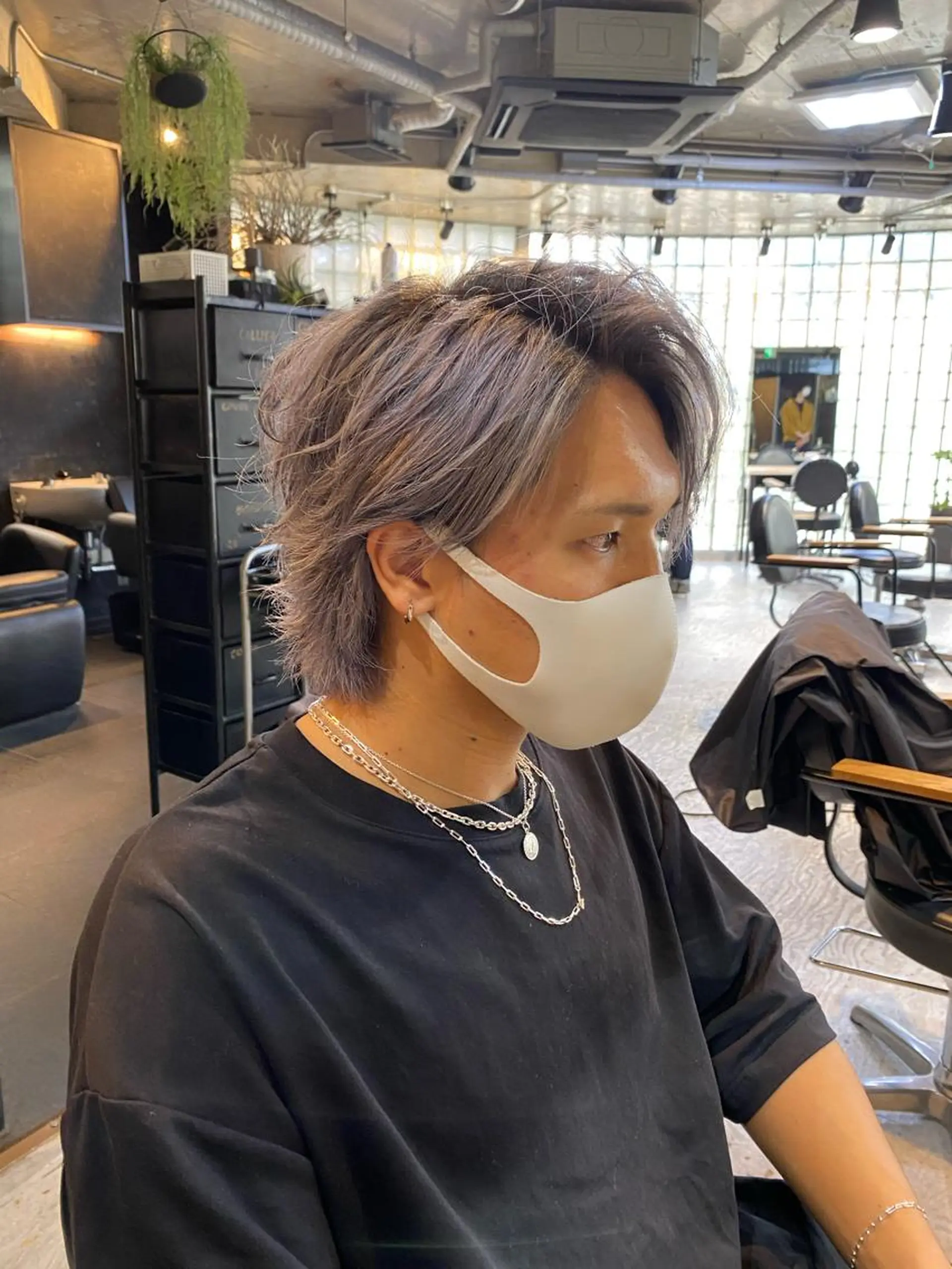 ショート カラー メンズ グラデーションカラー シルバー ヘアカラー KON.所属・山田 蓮のヘアスタイル