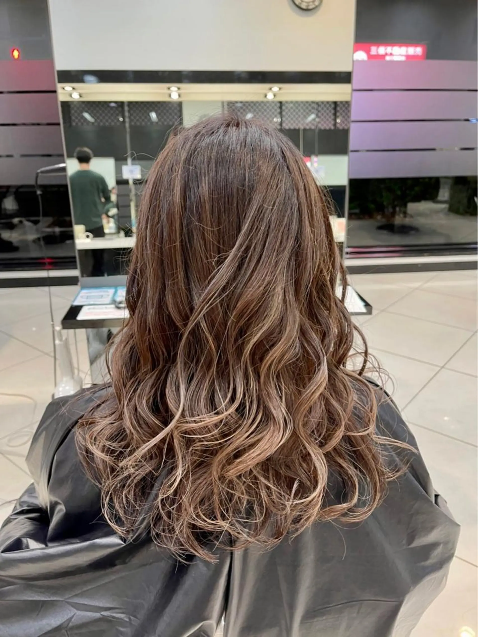 セミロング カラー パーマ バレイヤージュ ハイライトカラー ハイライト レイヤーカット Men's hair salon First 中百舌鳥店所属・First なかもず 店 YUKIのヘアスタイル