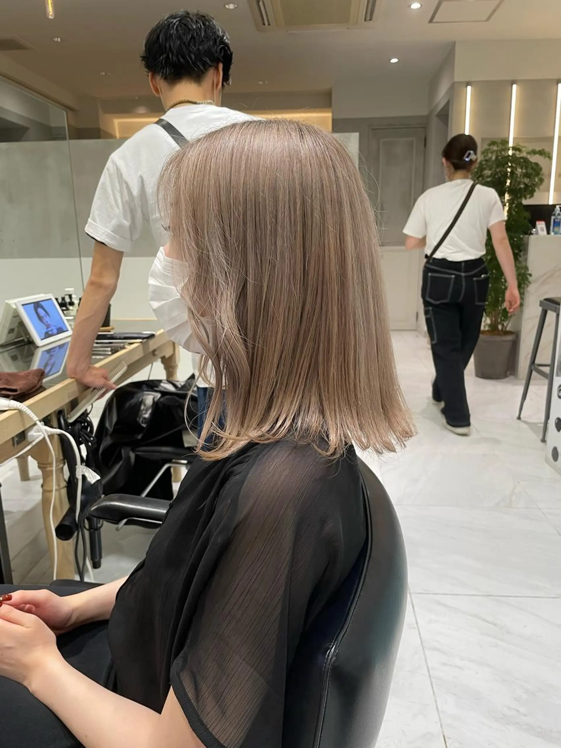 ミディアム ヘアカラー トリートメント ヘッドスパ ヘアセット 透明感ブリーチ カラー✨有坂映哉のヘアスタイル