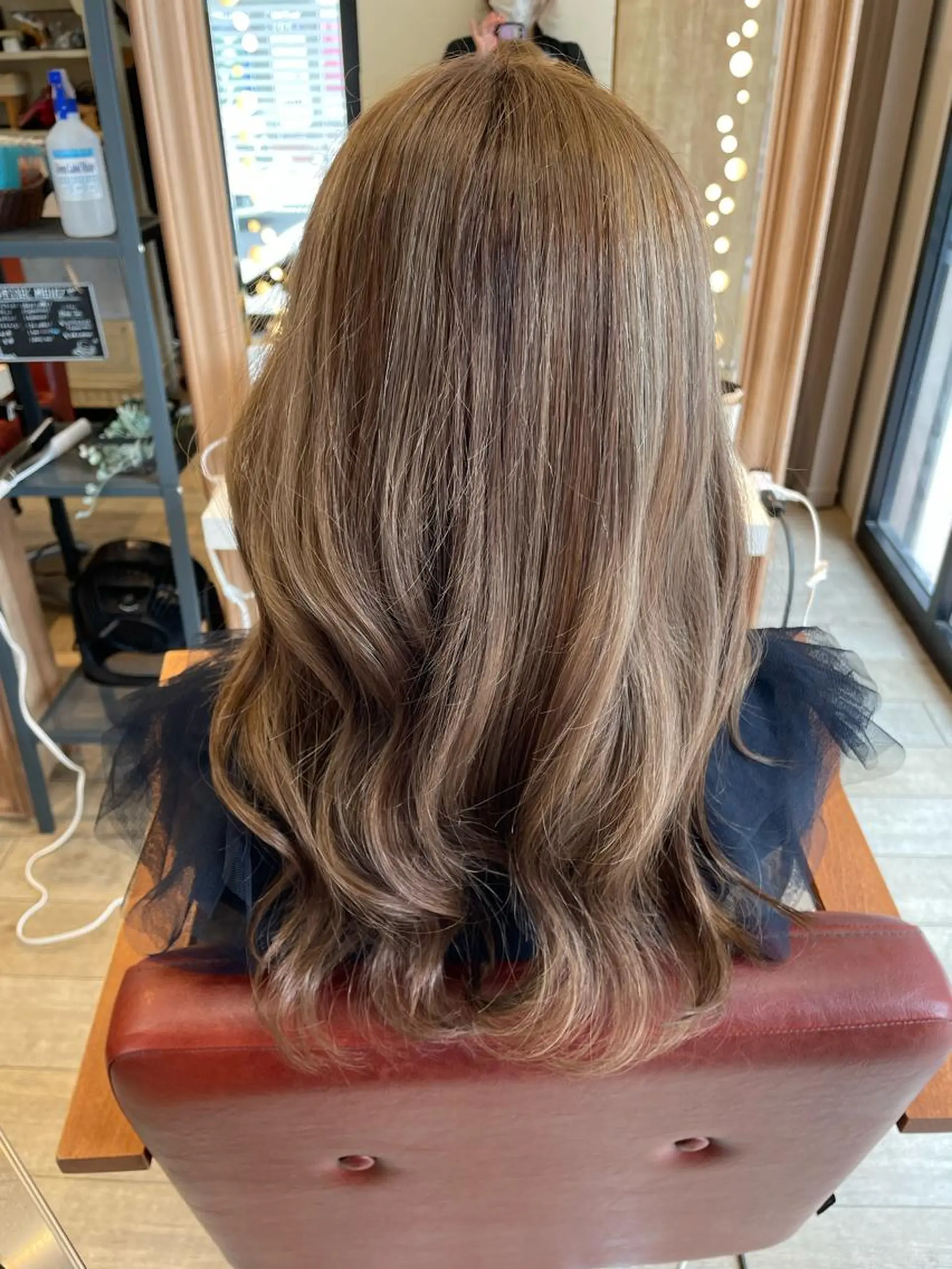 ロング カラー ベージュカラー ブリーチ ハイライトカラー ミルクティーベージュ ハイライト カット ヘアカラー トリートメント LOG/所属・✨縮毛/ブリーチ✨ 出口 紗依のヘアスタイル