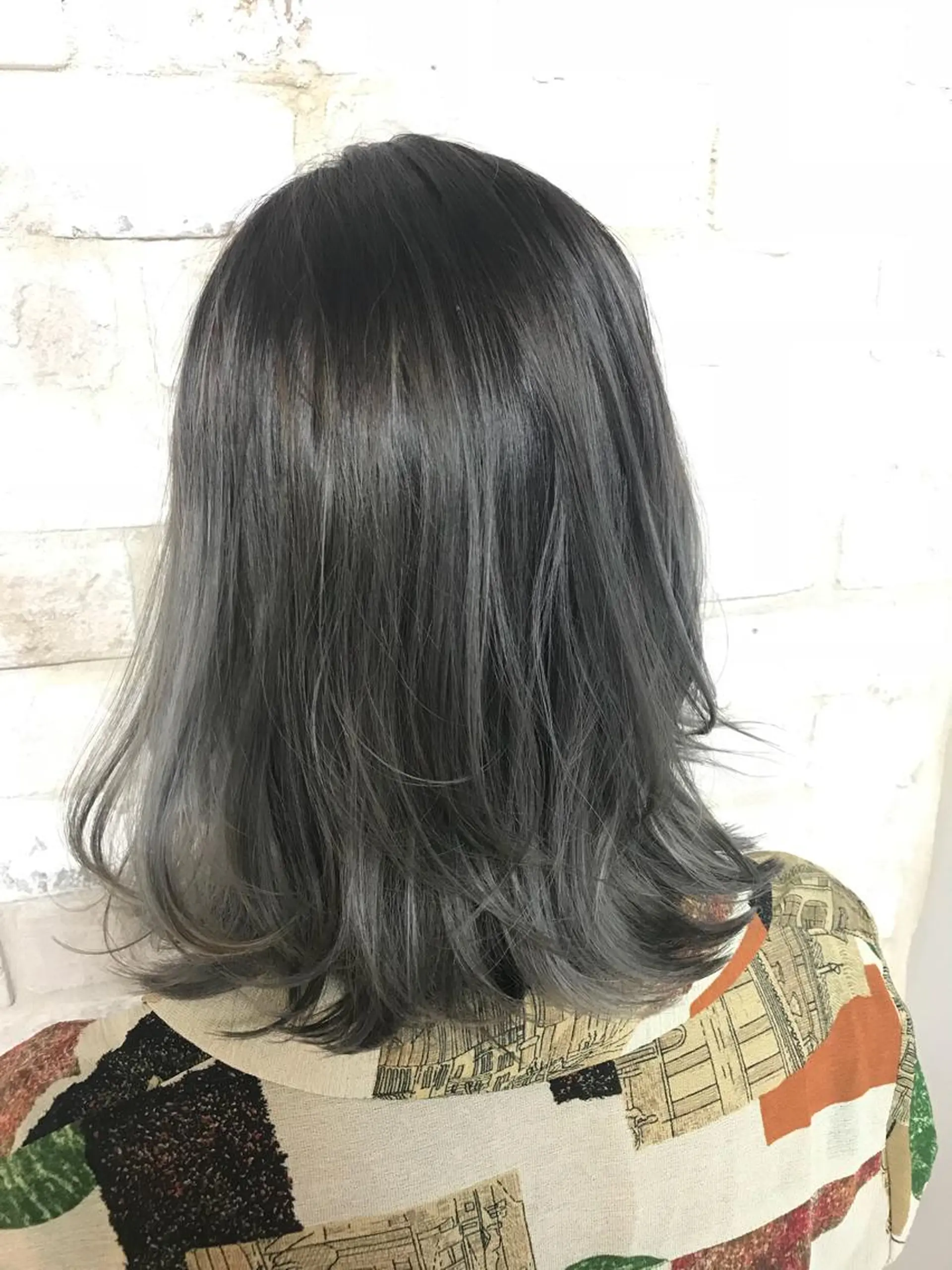 ミディアム カラー ブリーチ シルバー カット ヘアカラー grow恵比寿【グロウ】髪質改善/ハイライト/ブリーチ/レイヤーカット所属・奥野 貴史　代表　レイヤーのヘアスタイル