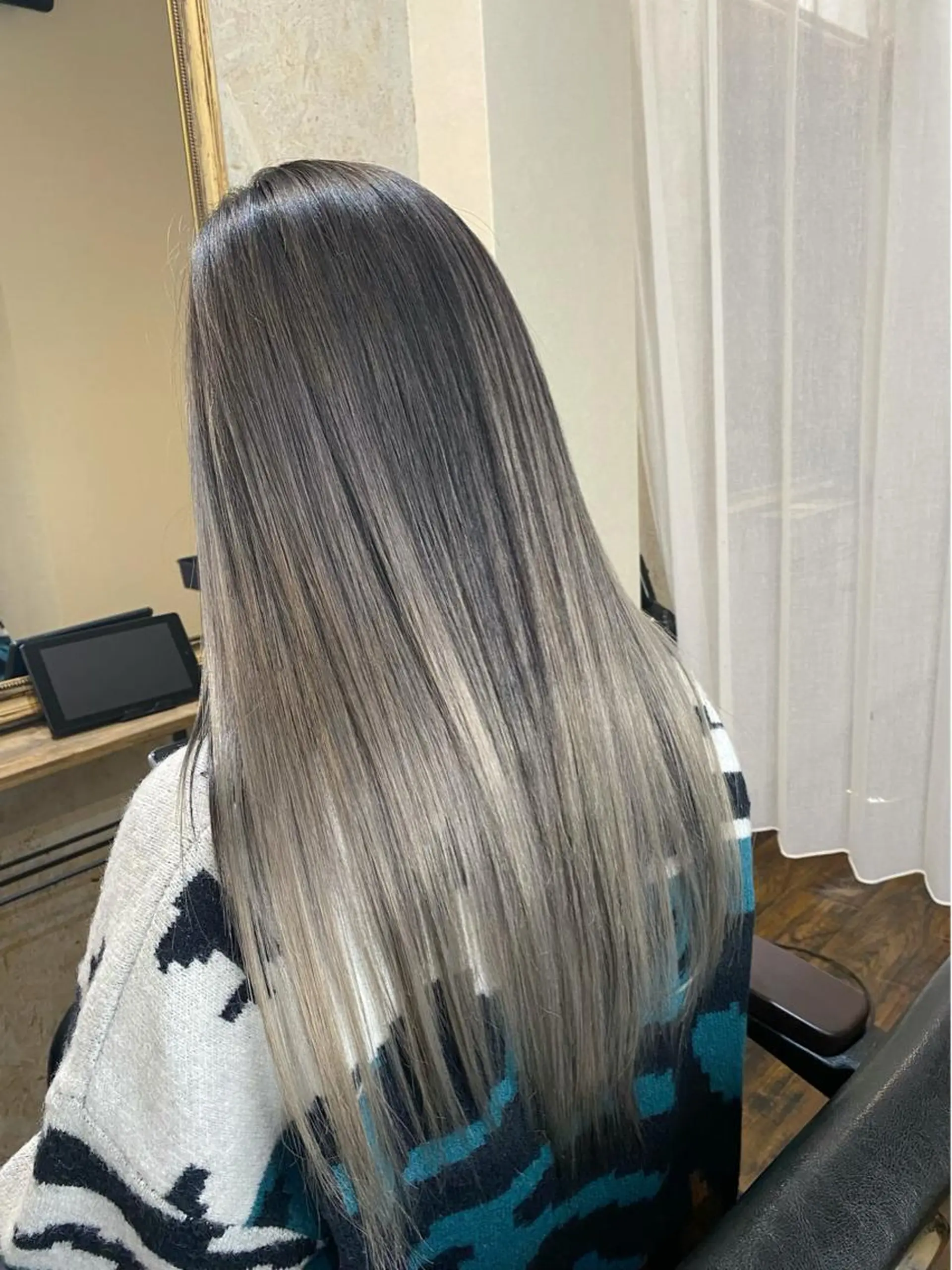 ロング カラー ヘアカラー トリートメント Tsuyoki .のヘアスタイル