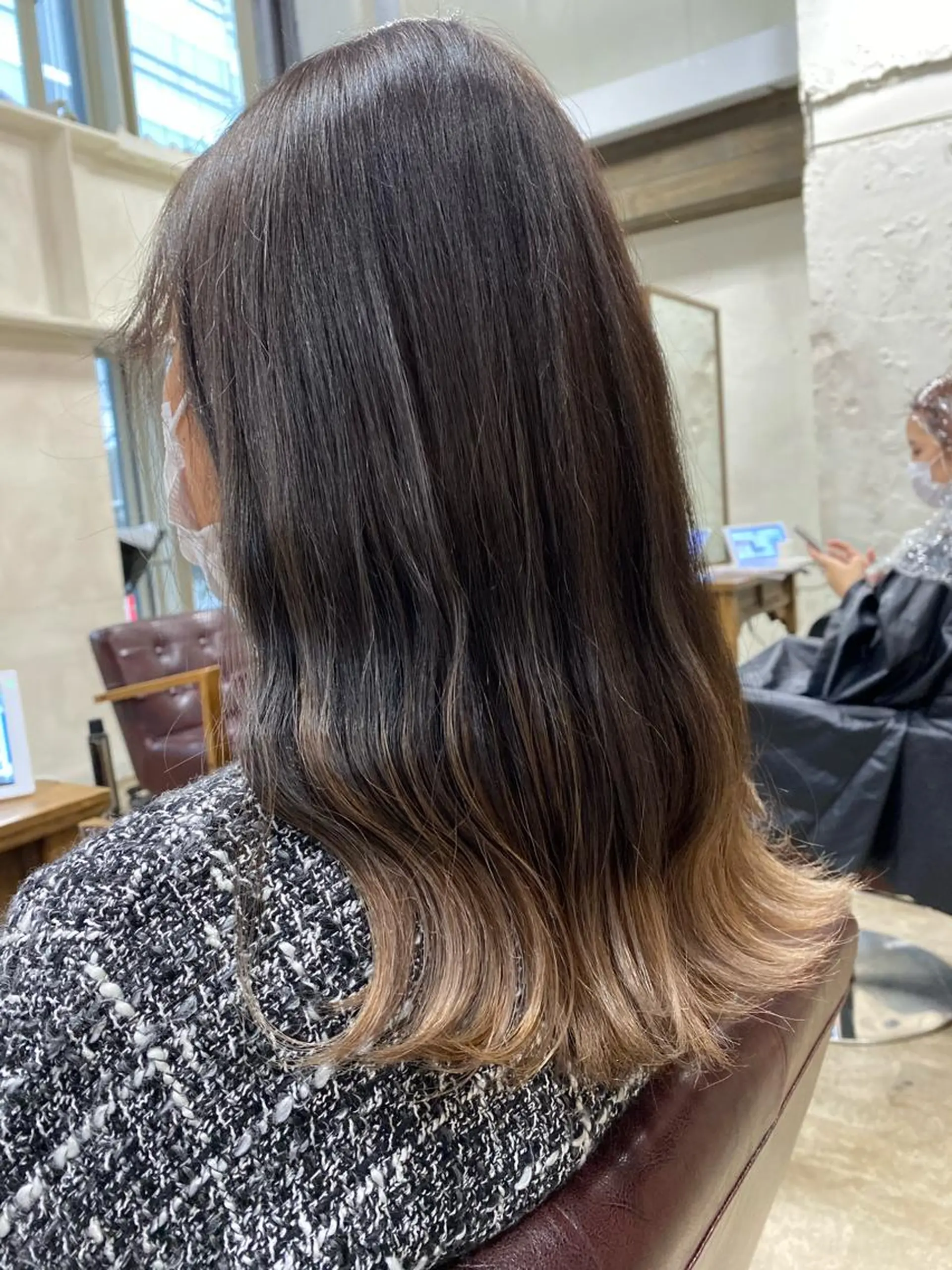 ミディアム カラー ベージュカラー ブリーチ グラデーションカラー ミルクティーベージュ ヘアカラー ALLY（アリー）所属・ミニモお気に入り数 No.1宍戸雄弥のヘアスタイル