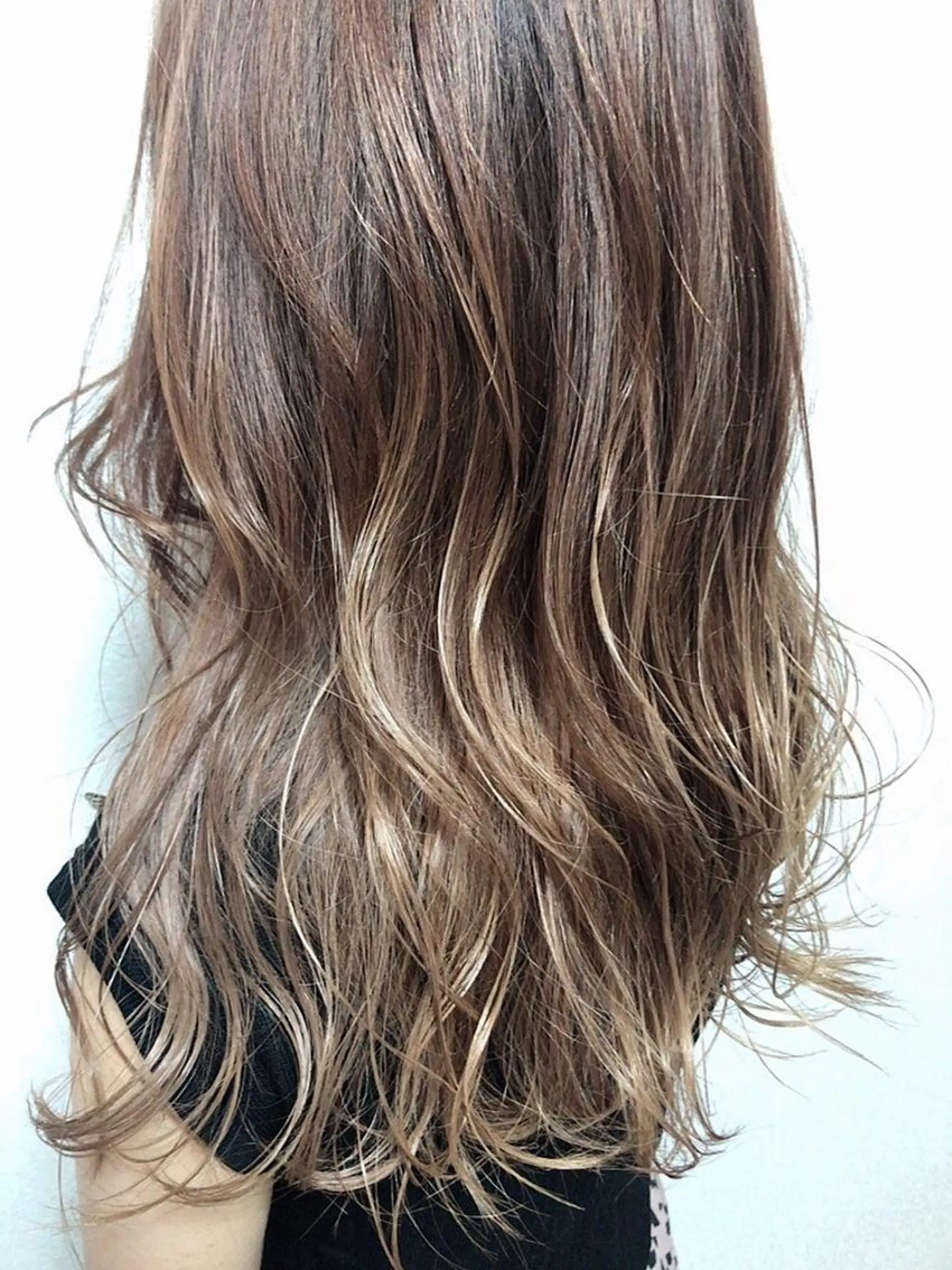 ロング ヘアカラー トリートメント Well's TAIGAのヘアスタイル