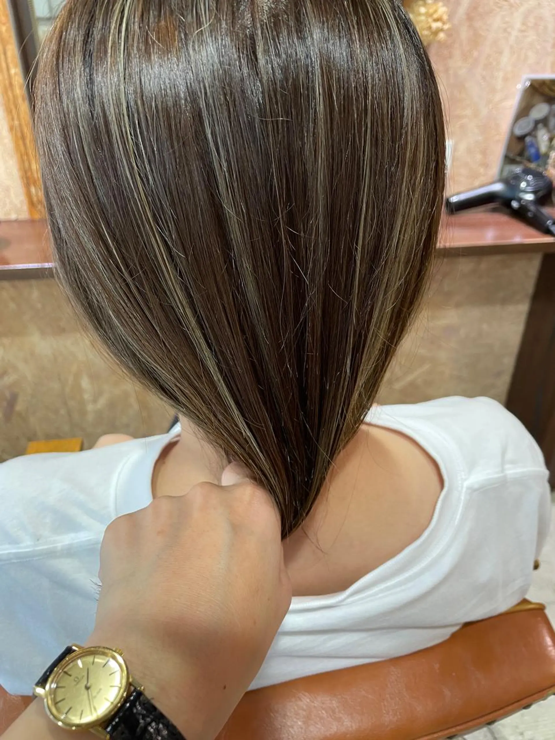 セミロング ハイライト カット ヘアカラー トリートメント さの あやねのヘアスタイル