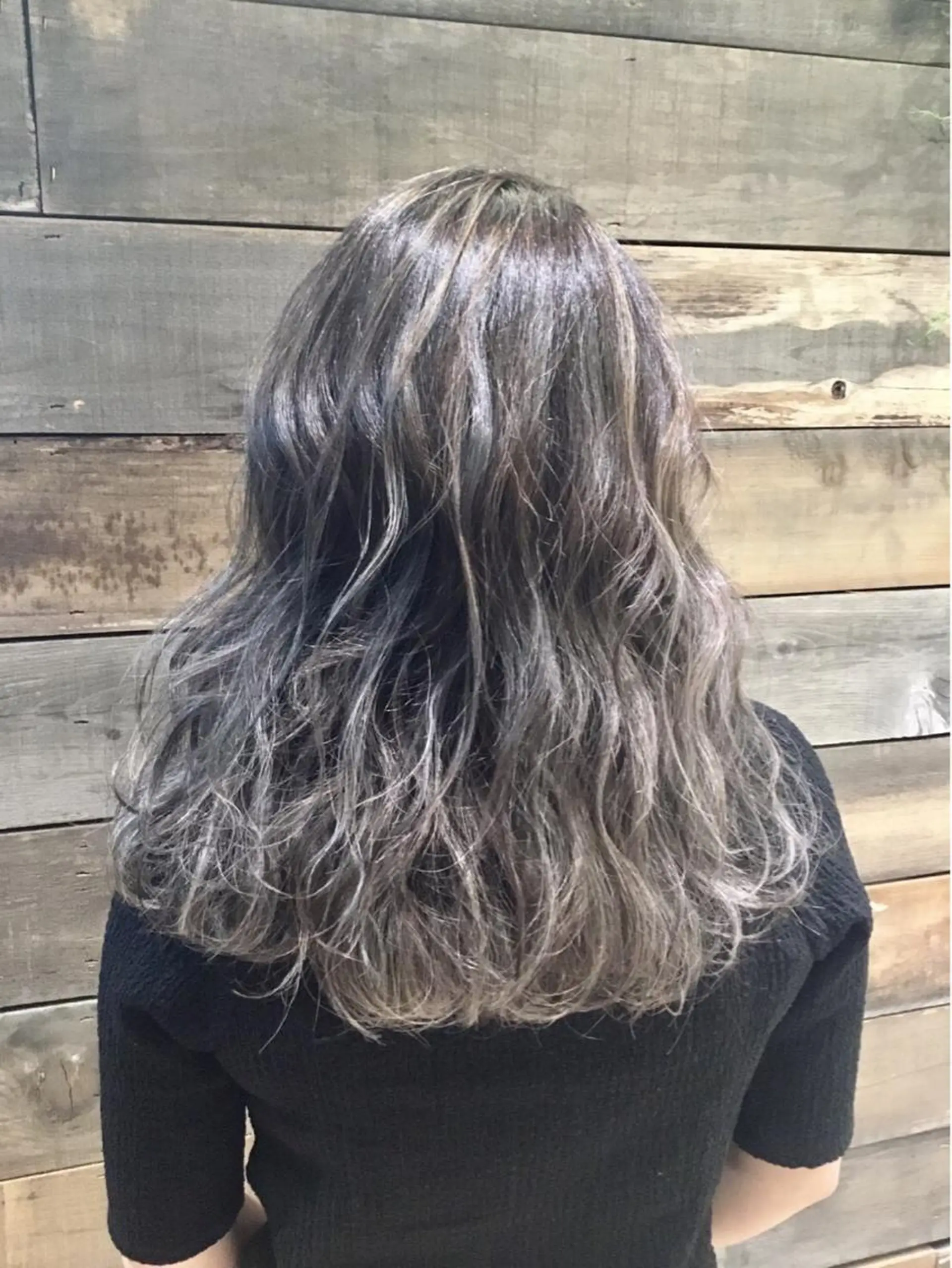 セミロング カラー ブリーチ デザインカラー グラデーションカラー ハイライトカラー ラベンダーカラー ヘアカラー トリートメント 仁 ジンのヘアスタイル