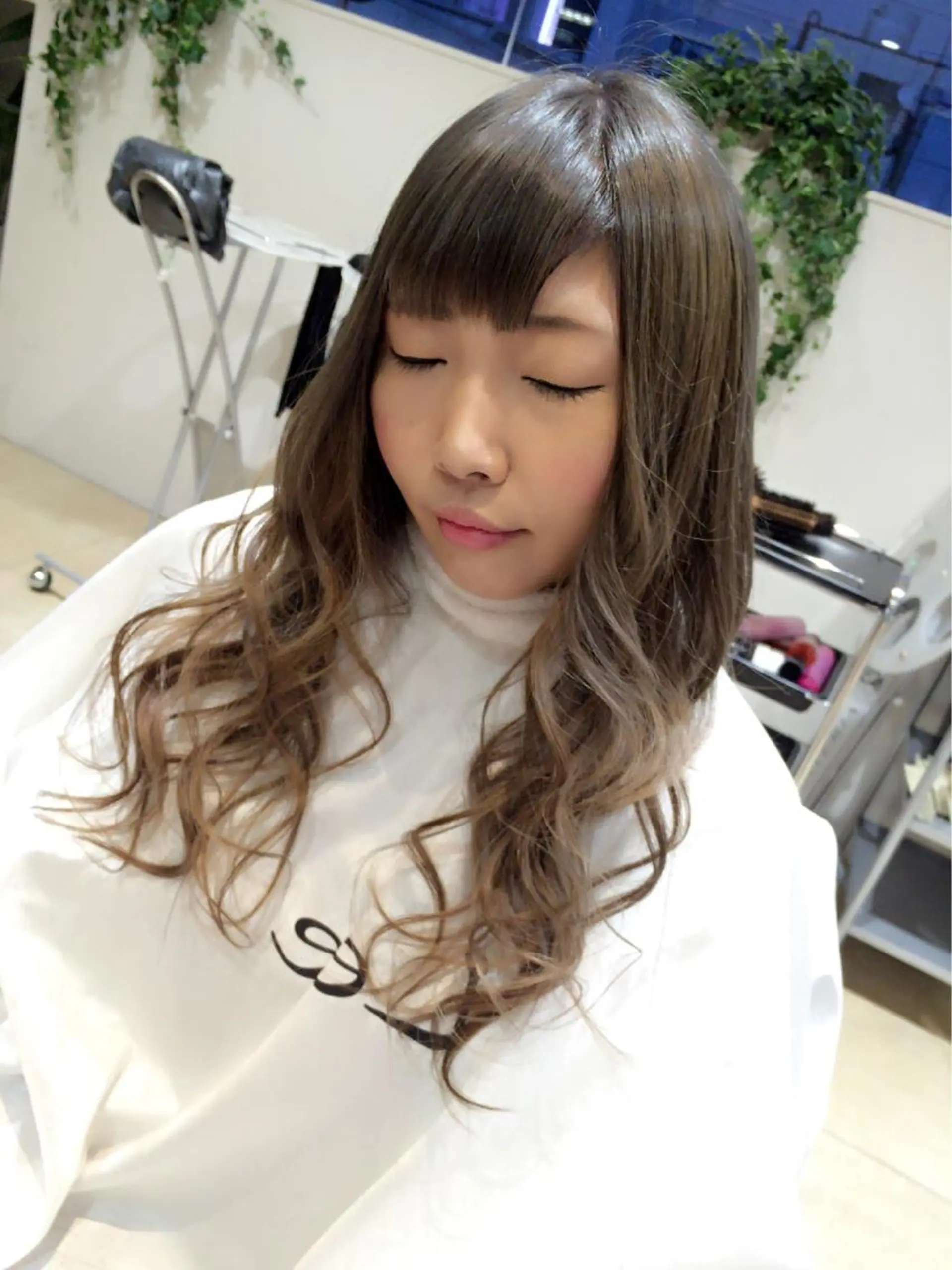 セミロング カラー アッシュ ベージュカラー グラデーションカラー 佐々木 好乃のヘアスタイル