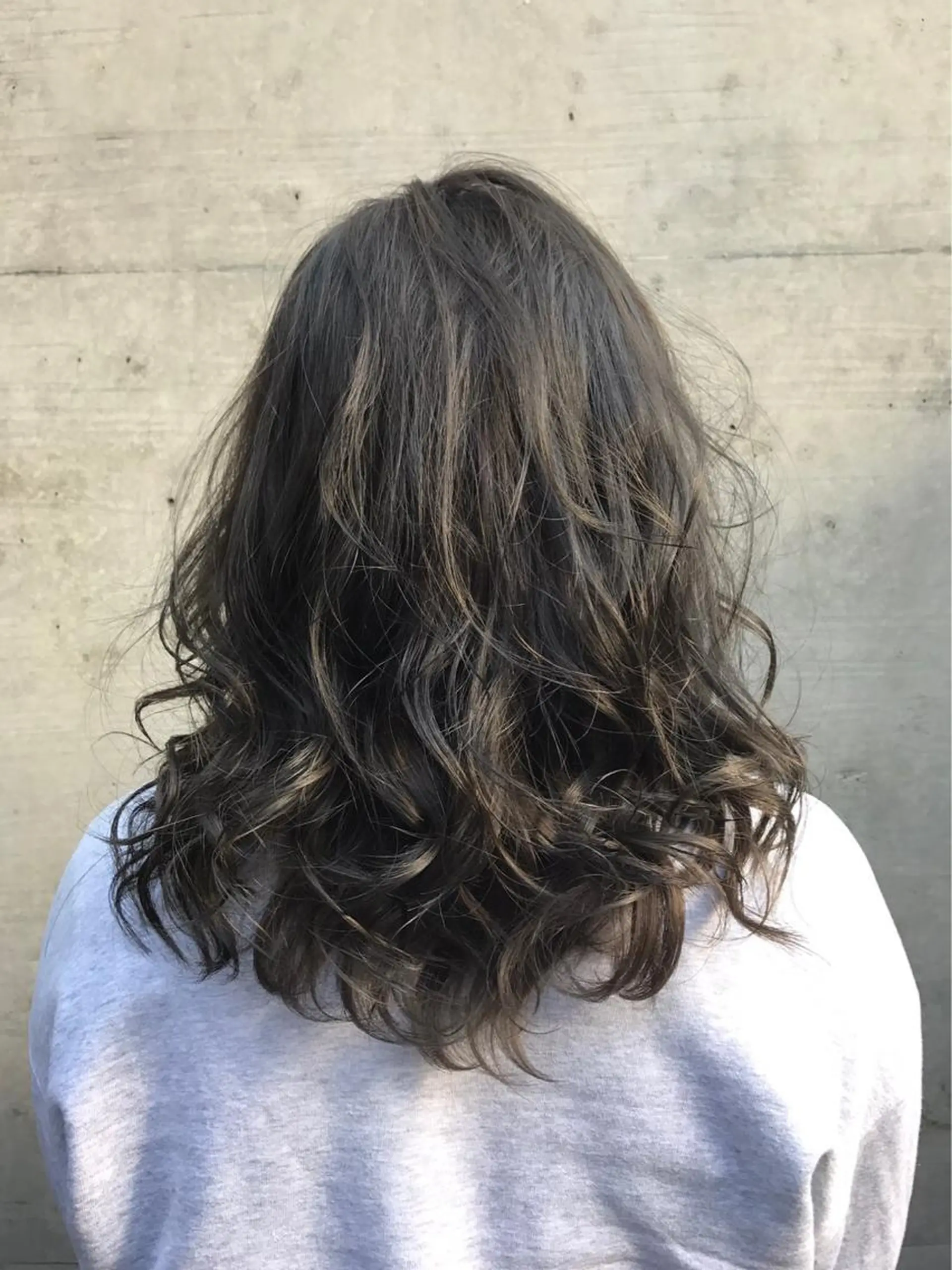 ミディアム カラー a-o横浜所属・色落ちまでキレイに！ ！女性サロンremiのヘアスタイル