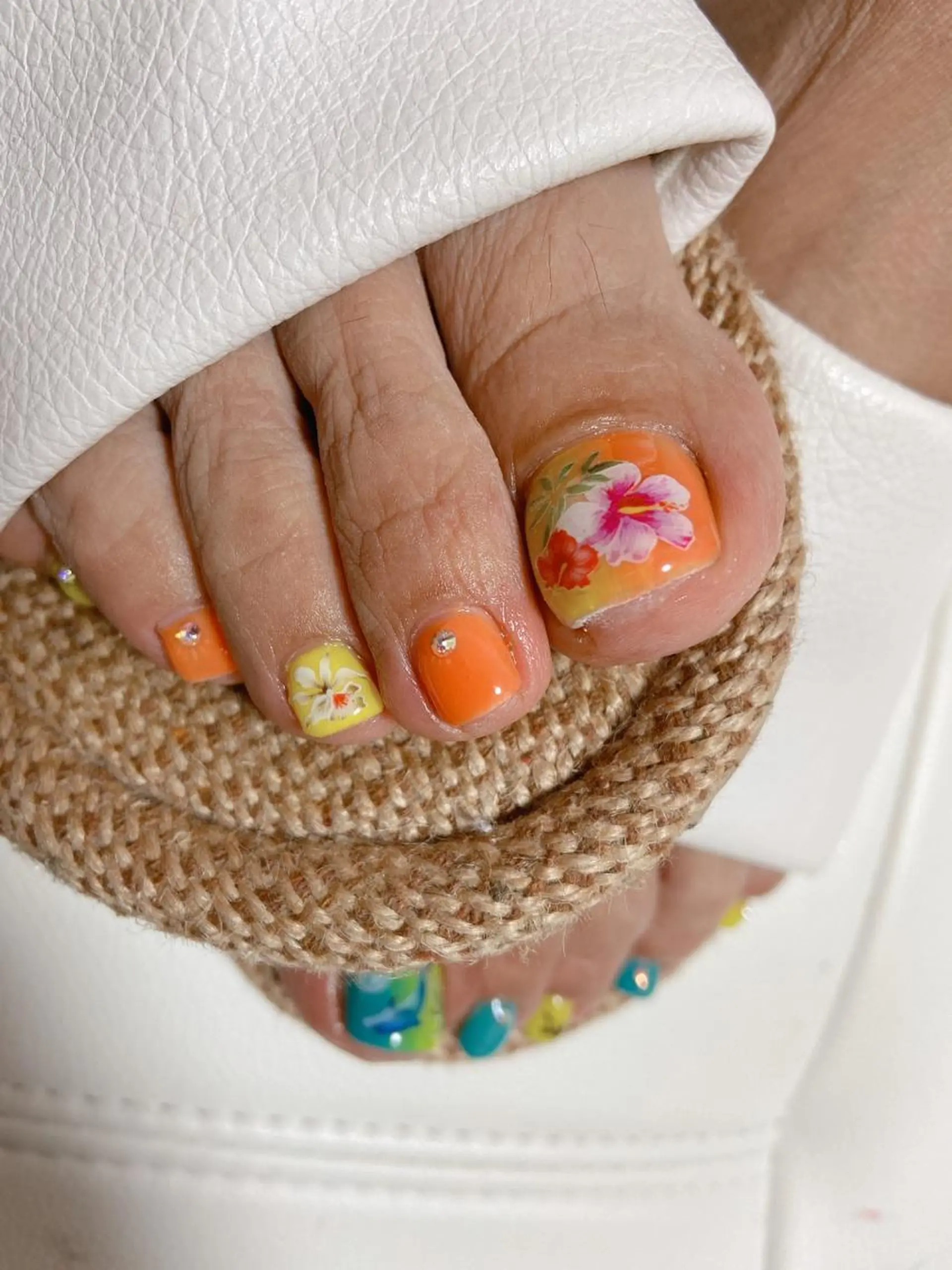 ネイル ハンドネイル フットネイル Lokahi NAILのネイルデザイン