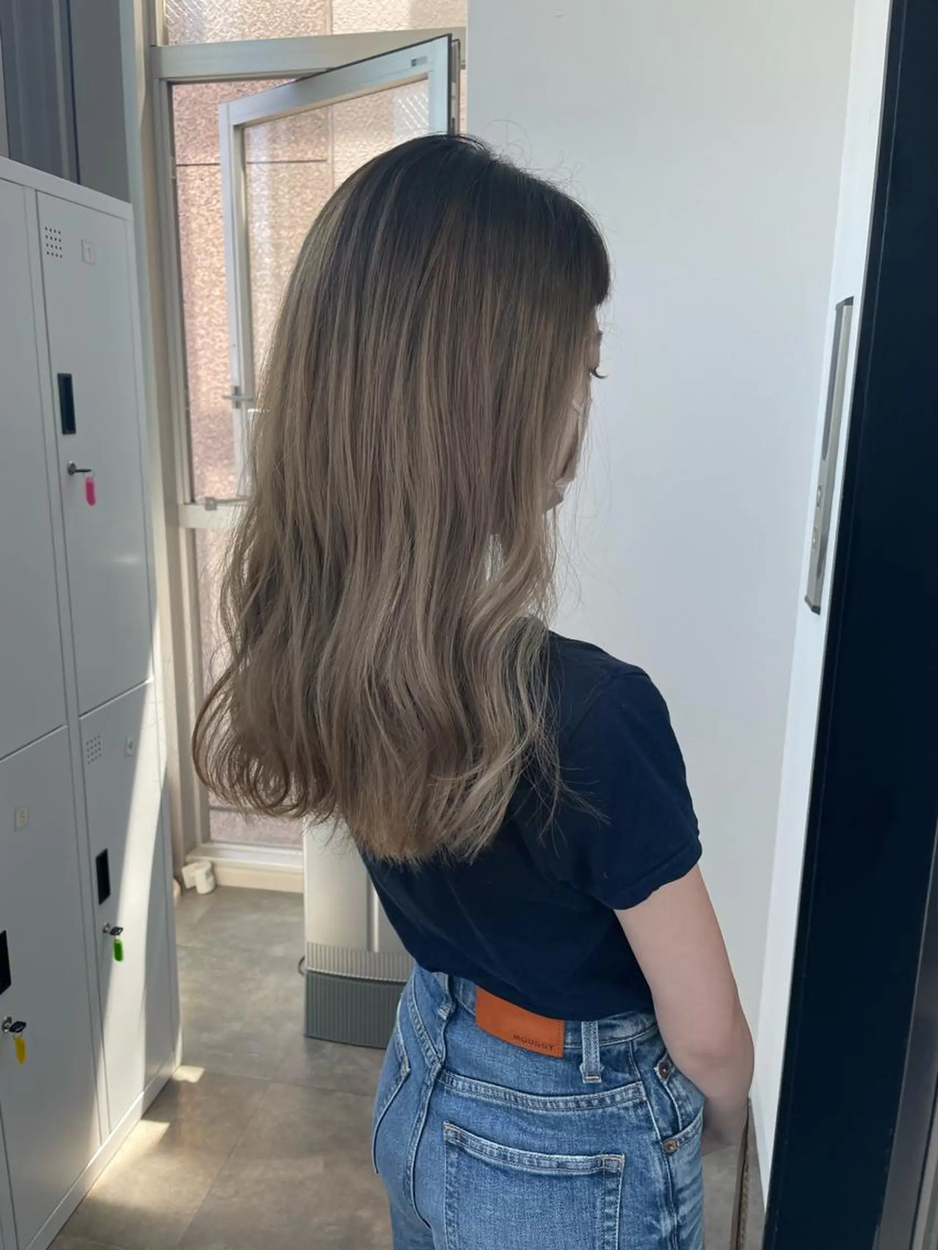 ミディアム カラー グラデーションカラー グレージュ ナガミネアリサ/ 学芸大学/海外ヘアのヘアスタイル