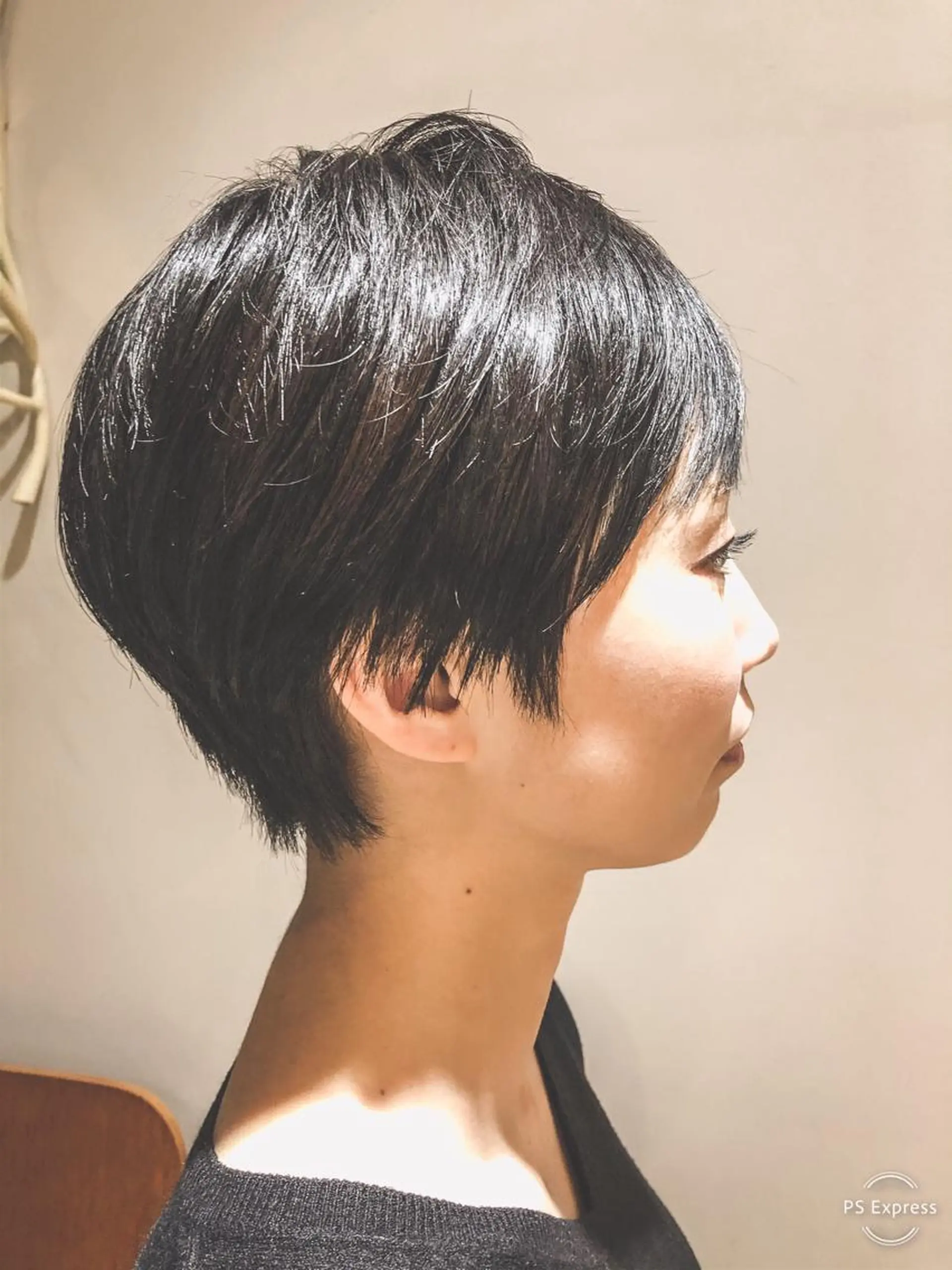 ショート カラー ハンサムショート 黒髪 ブルーカラー ブルーブラック ショートヘア 加藤 妙子のマツエク・マツパデザイン