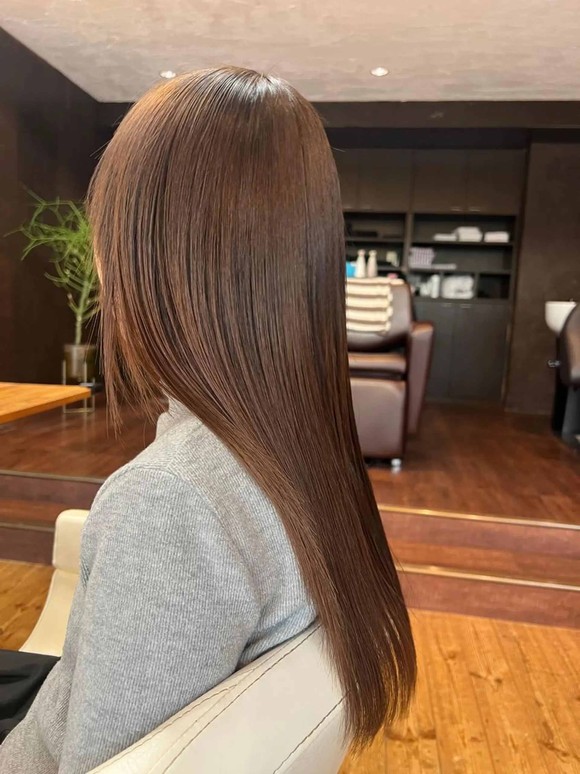ロング カット 縮毛矯正 BEACH　HAIR&NAIL所属・両国駅徒歩1分⭐️ アイロン仕上げのヘアスタイル