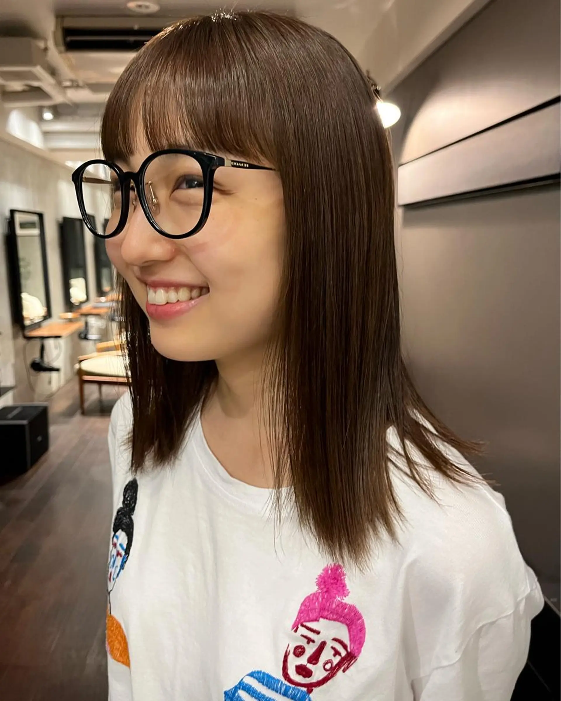 ミディアム カラー NERO 眞下秋歩のヘアスタイル