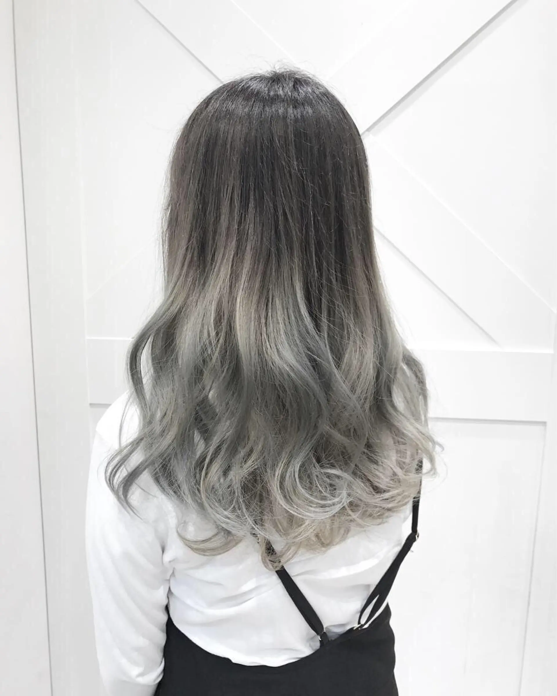 ロング カラー ブリーチ グラデーションカラー 外国人風カラー IwAsh二俣川所属・IwAsh✄﻿ アオイのヘアスタイル