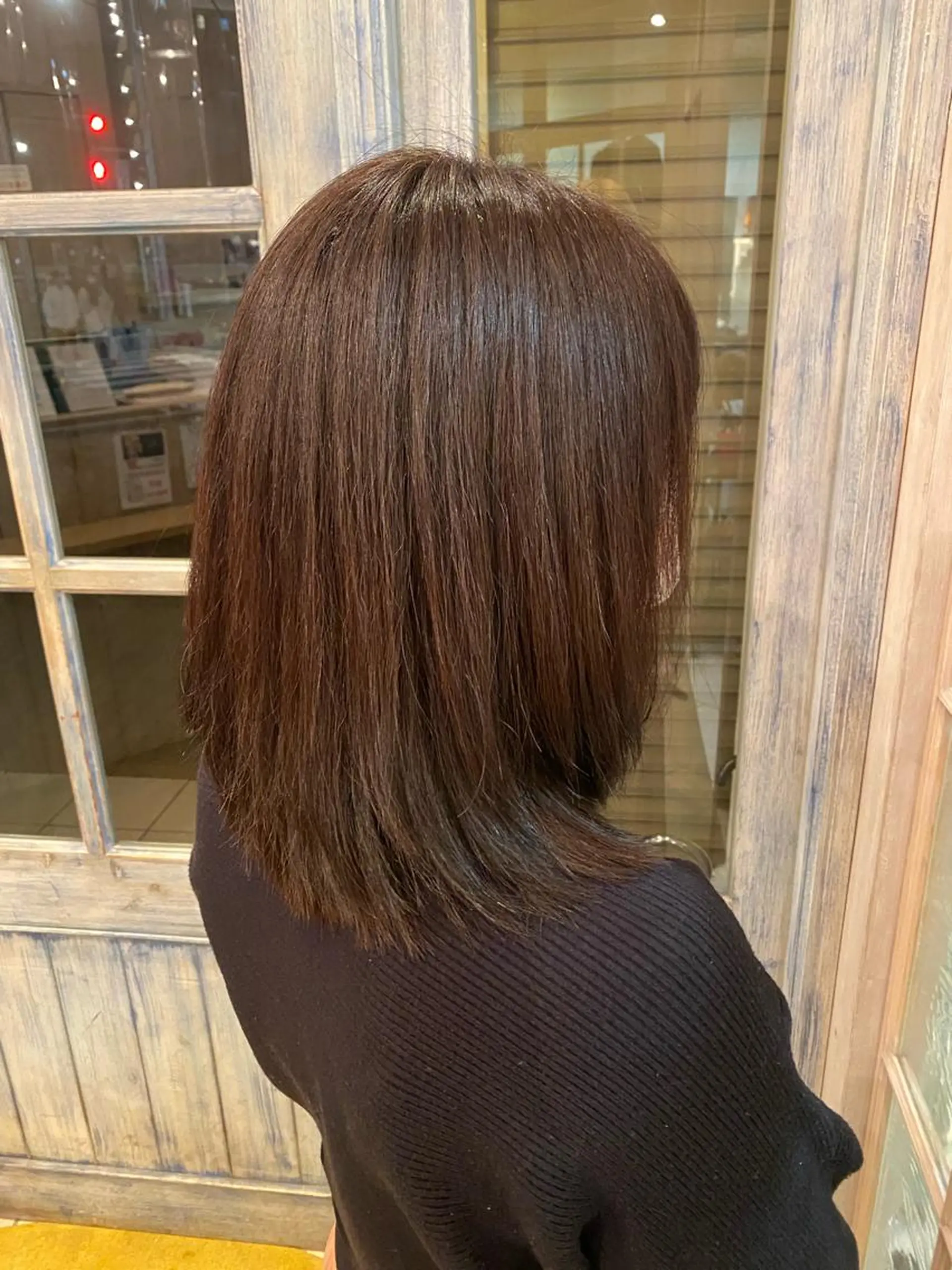 ミディアム レイヤーカット amie by afloat(エイミーバイアフロート)所属・井上 日菜乃のヘアスタイル