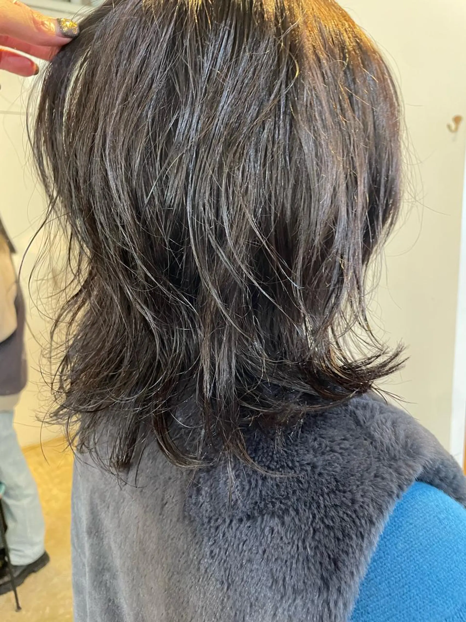ミディアム カラー パーマ ミディアムパーマ レイヤーカット カット パーマ トリートメント レイヤー／似合わせ TAKUYAのヘアスタイル