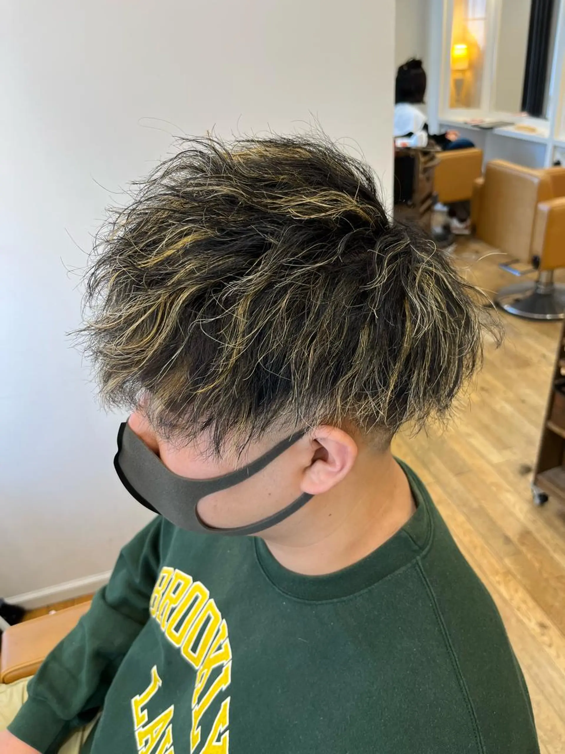 カラー メンズ メンズハイライト ハイライトカラー カット ヘアカラー tasty private garden所属・🇨🇦海外美容師 FUMA🇨🇦のヘアスタイル