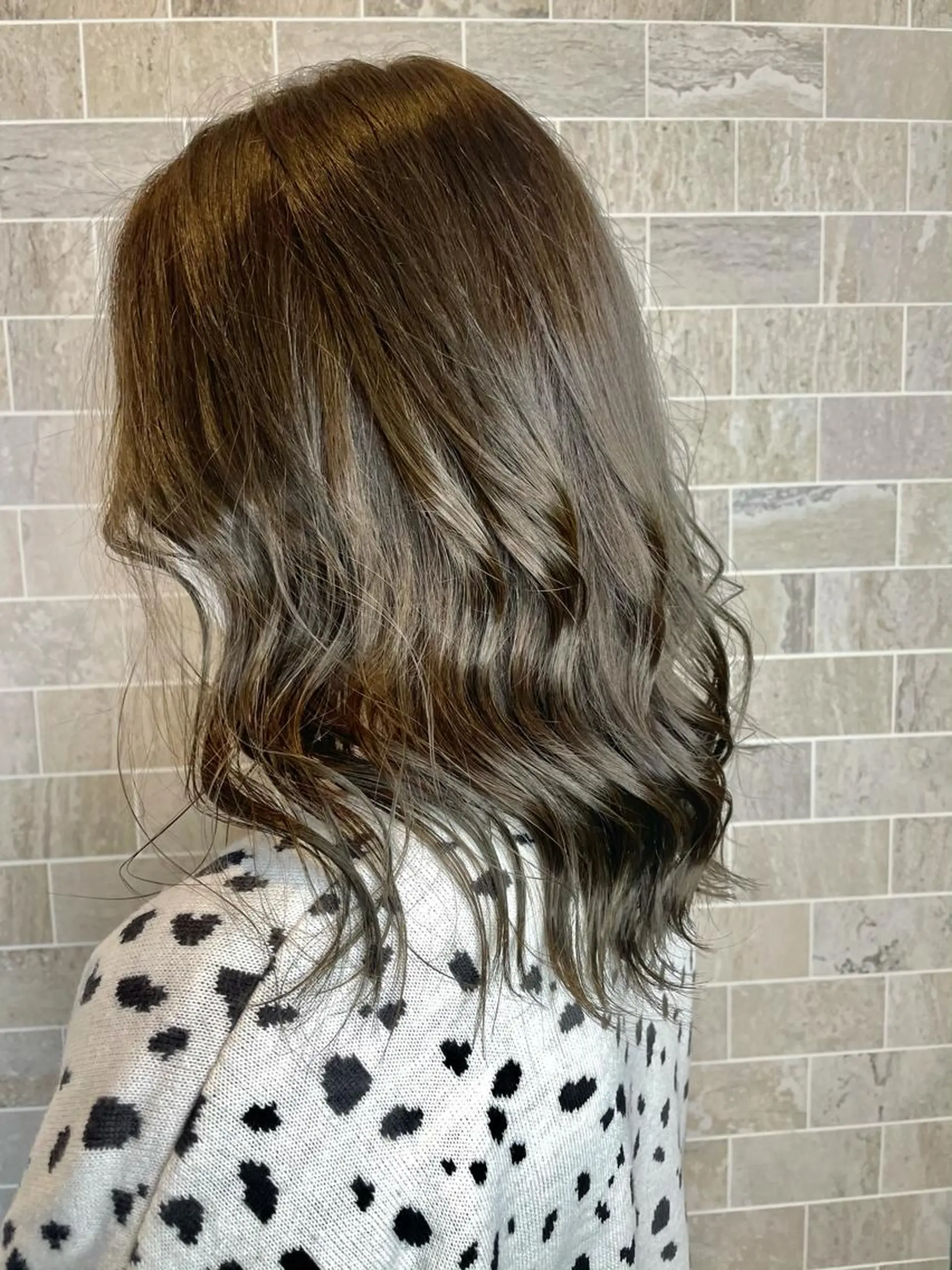 ミディアム 栗林 茉那のヘアスタイル
