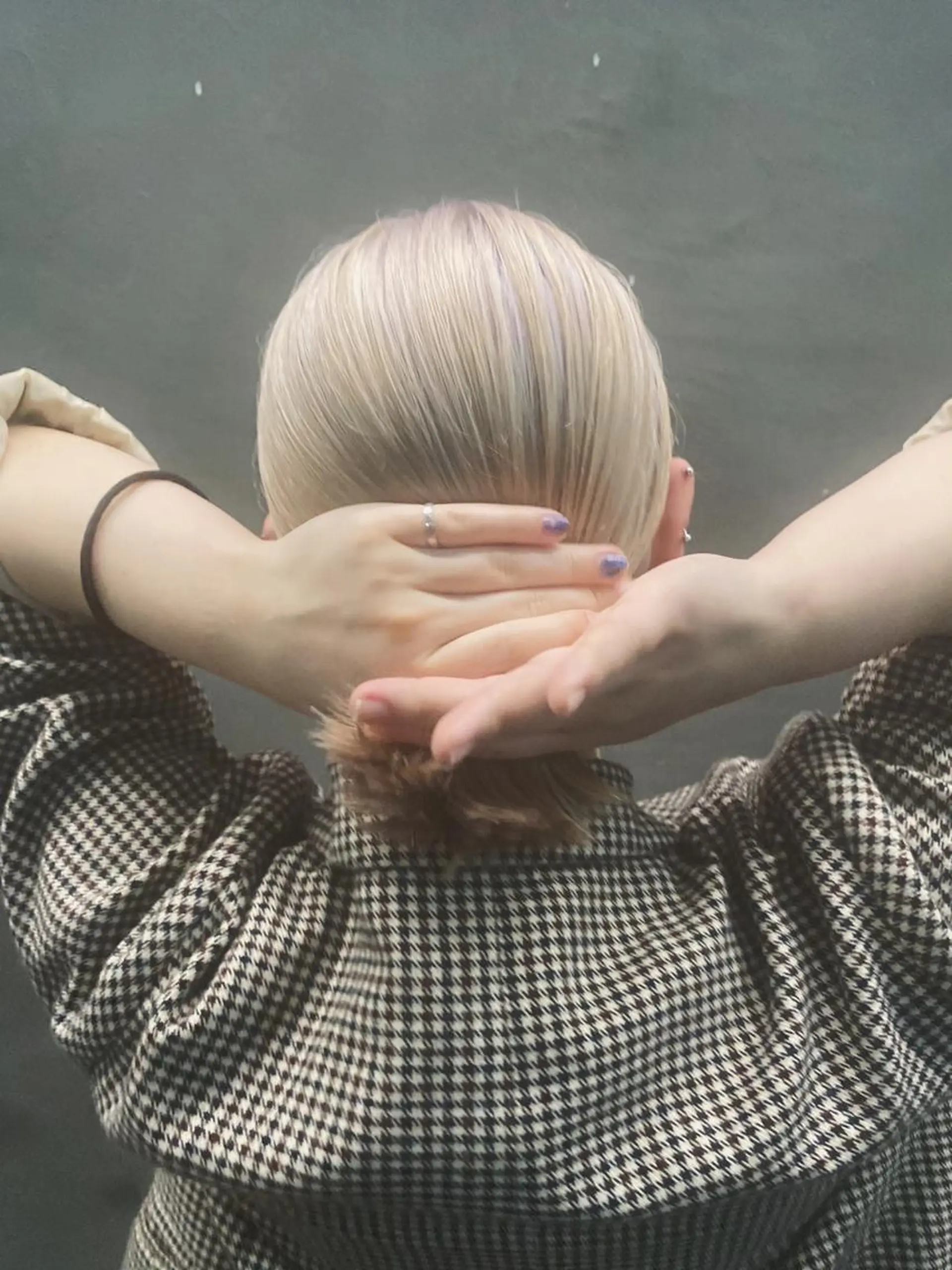 ショート カラー ブリーチ ブロンド ヘアカラー トリートメント センターパート/ 暖色カラーayuのヘアスタイル