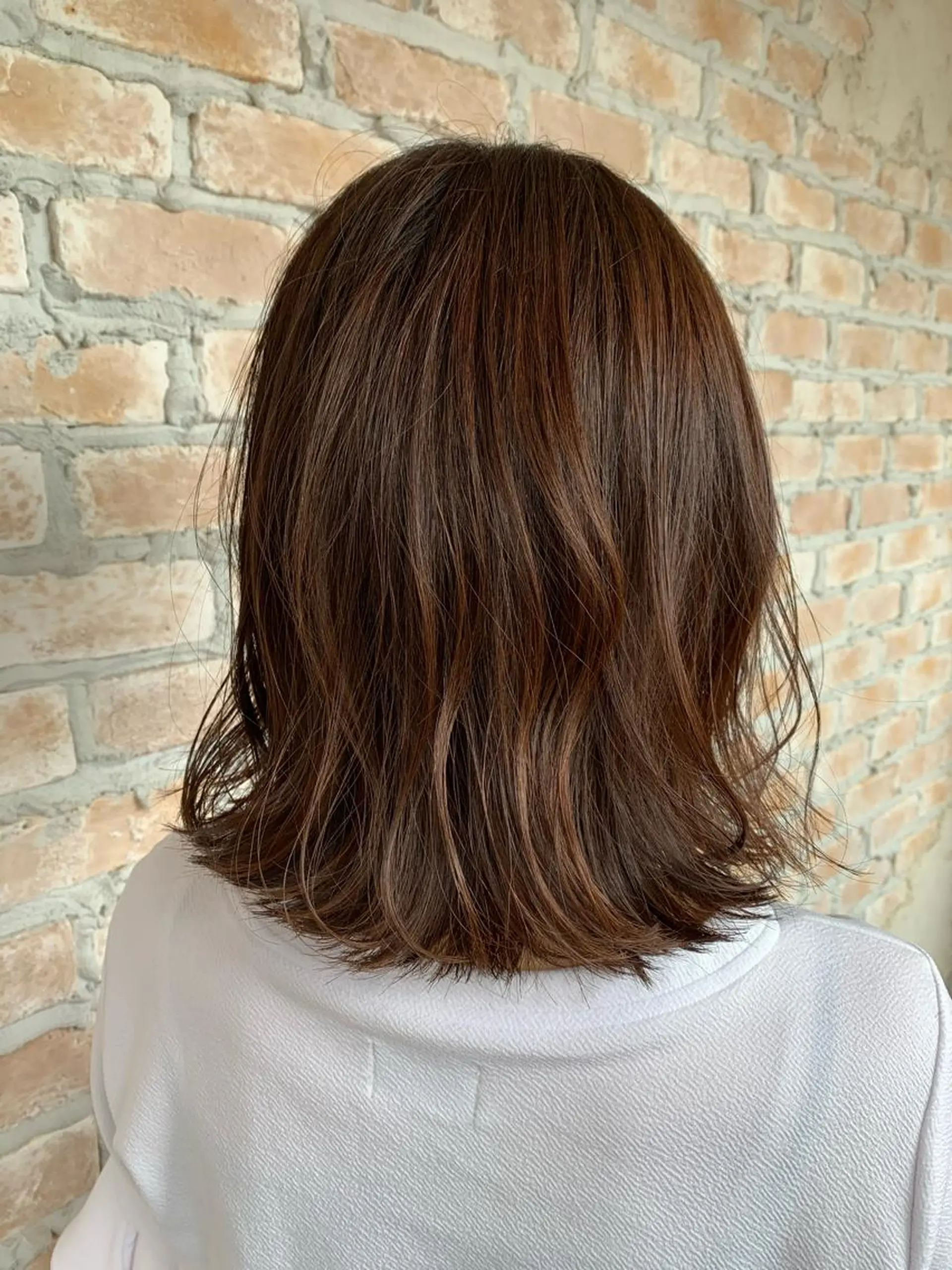 ミディアム カラー ベージュカラー 西垣 佳苗のヘアスタイル