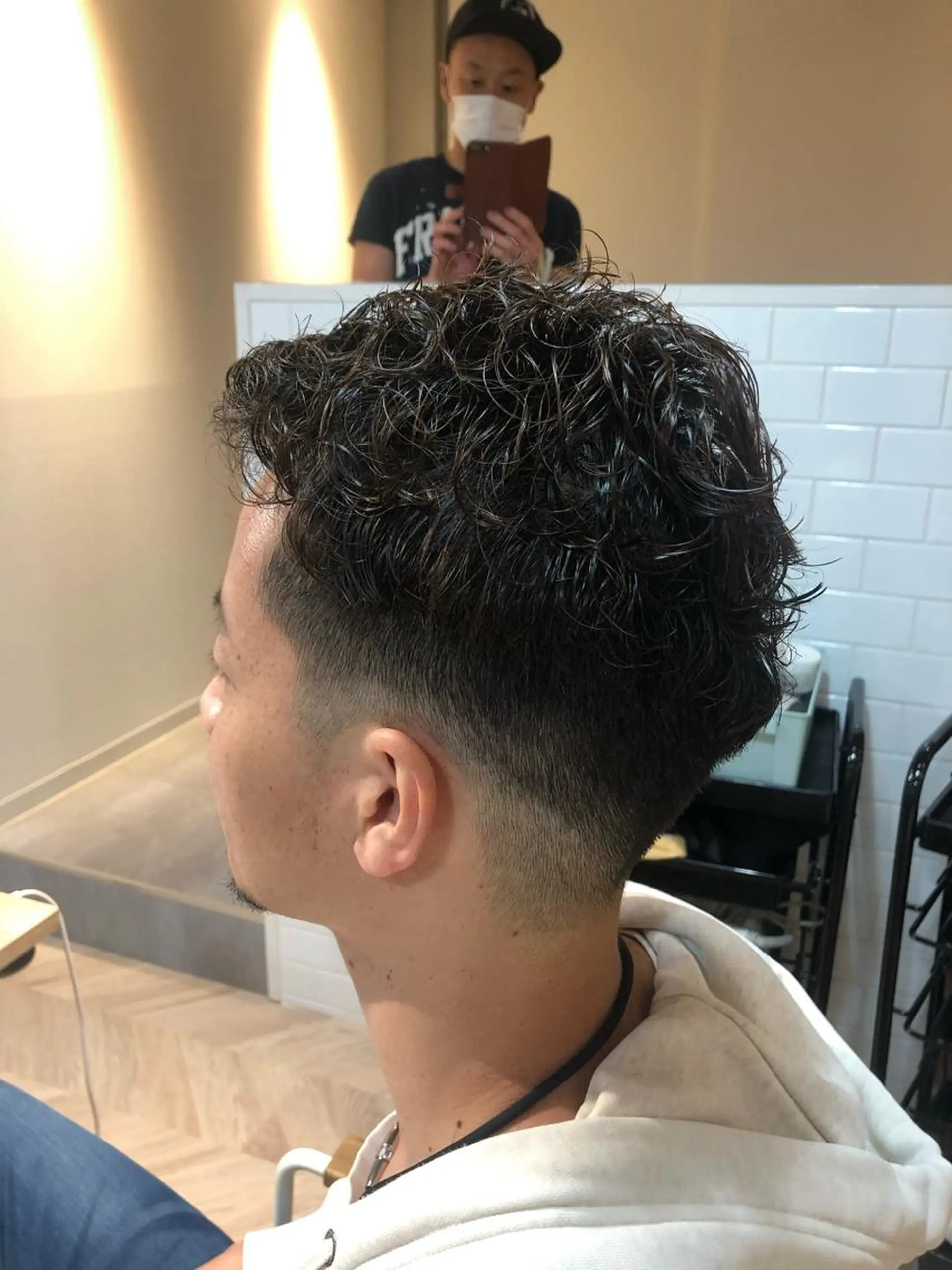 メンズ フェードカット メンズパーマ 刈り上げ カット パーマ 西山 恵太郎のヘアスタイル