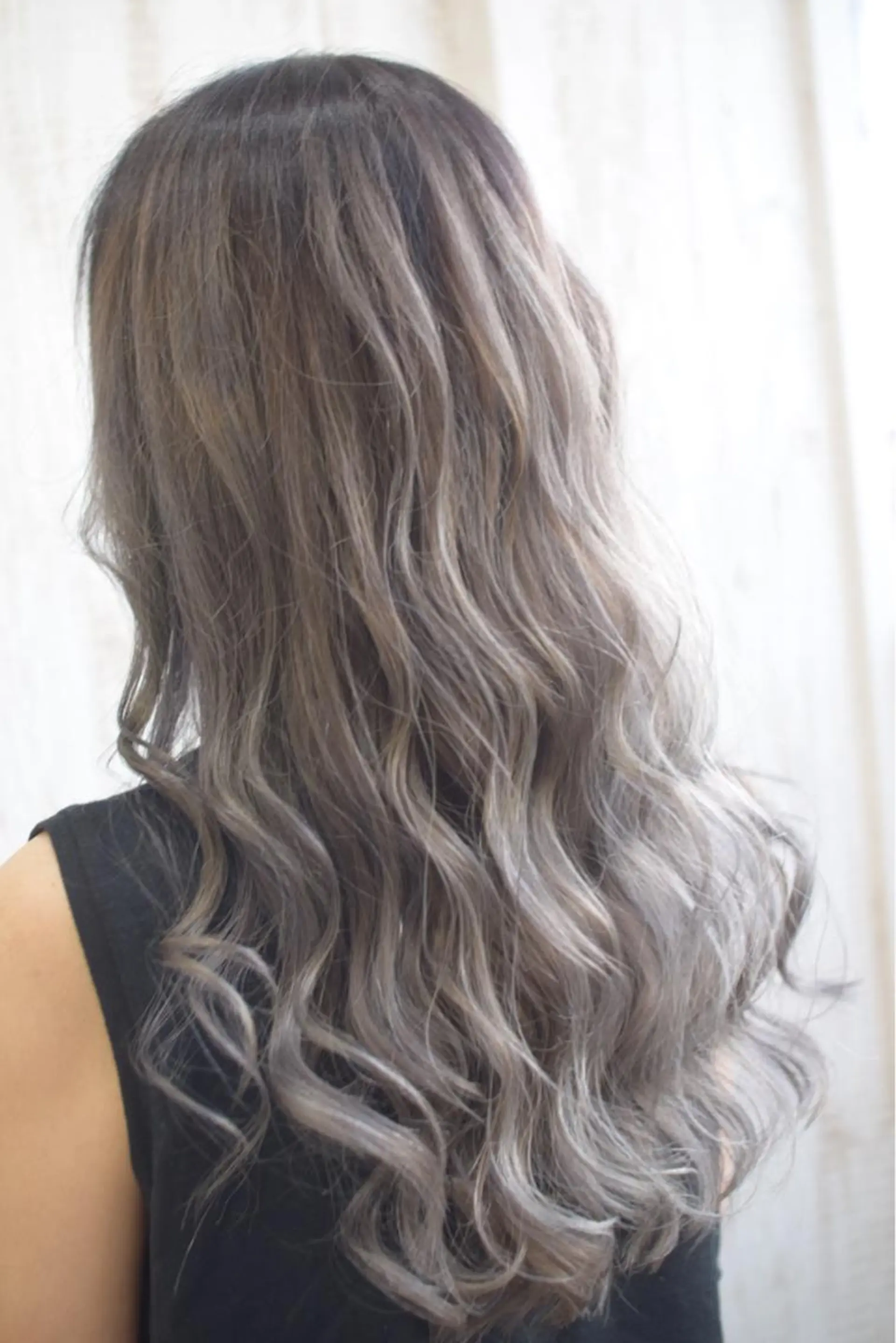 ロング カラー ヘアカラー トリートメント ハイトーンカラー RYUのヘアスタイル
