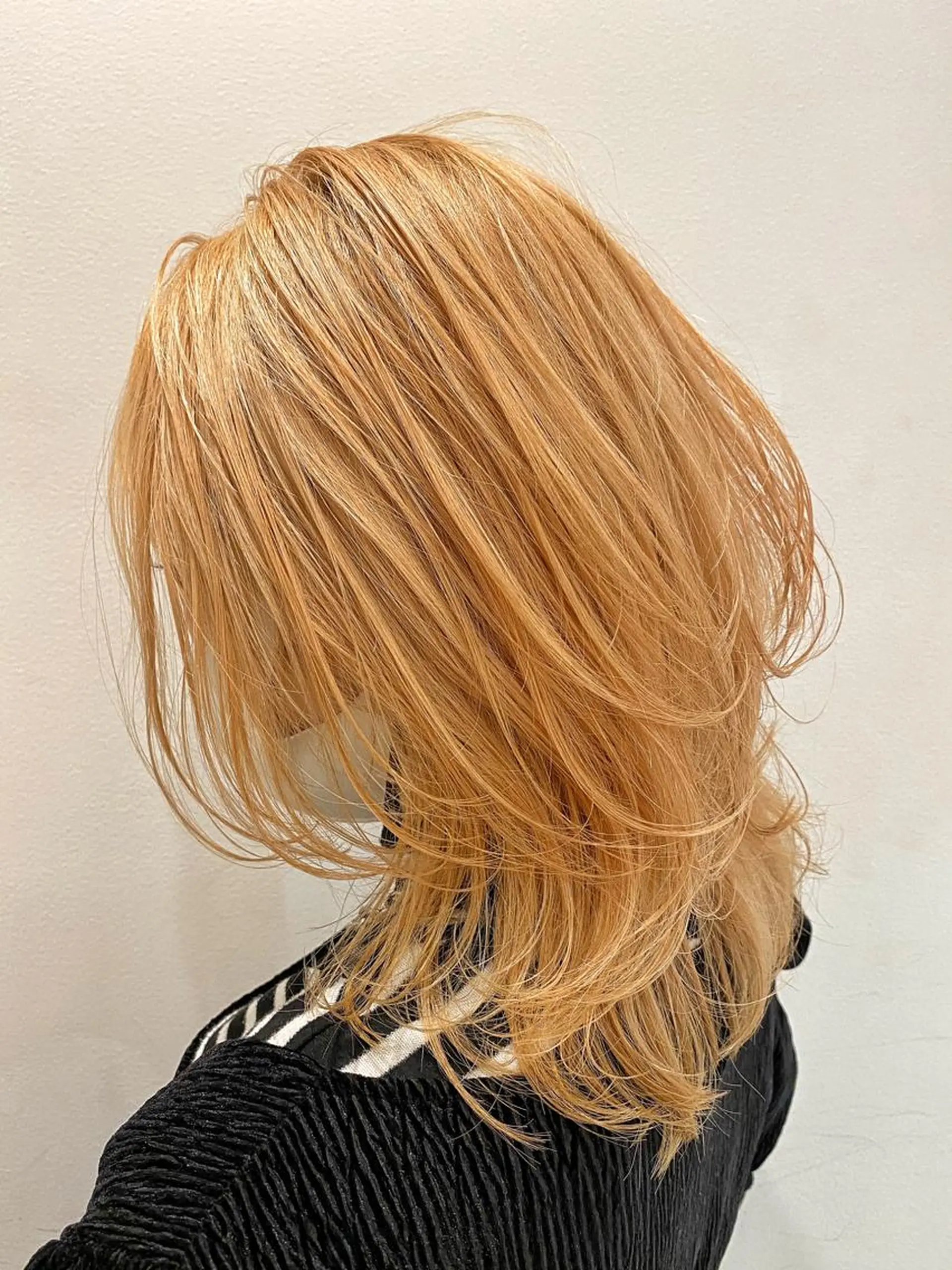 ミディアム カラー ブリーチ ブロンド レイヤーカット 渋谷✨yuto✨全 メニュー得意です🙏のヘアスタイル