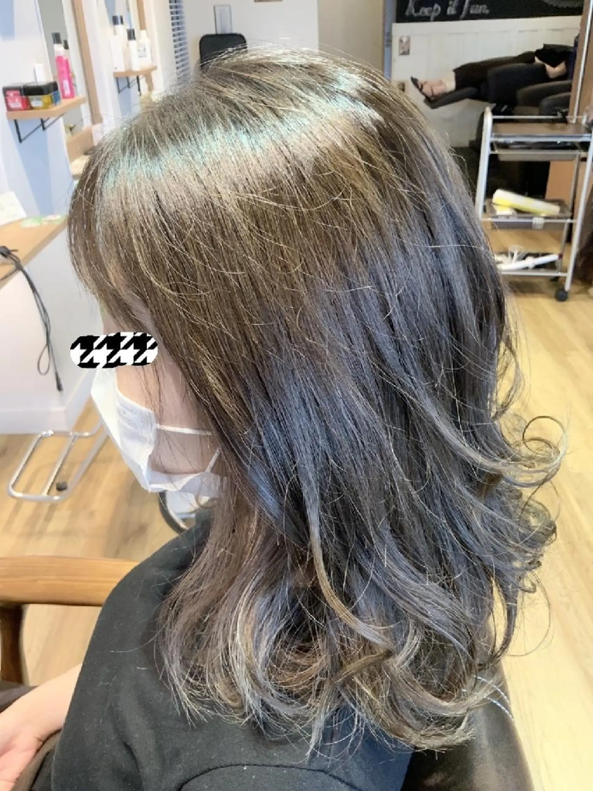カラー ブリーチ グレージュ ヘアカラー トリートメント 堀 望美のヘアスタイル