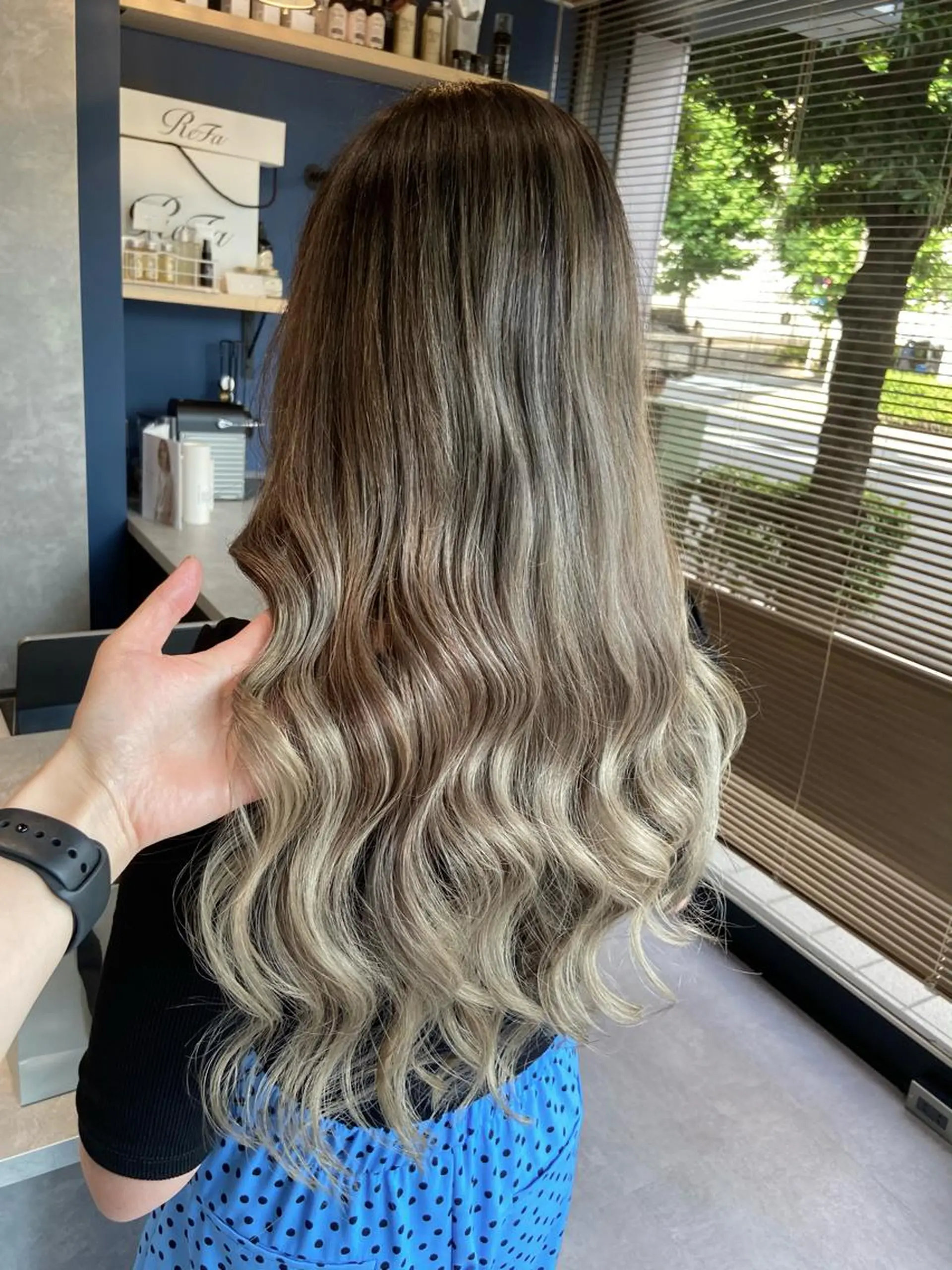 ロング レイヤーカット ロング ヘアカラー トリートメント 褒められヘアー ERI✨のヘアスタイル