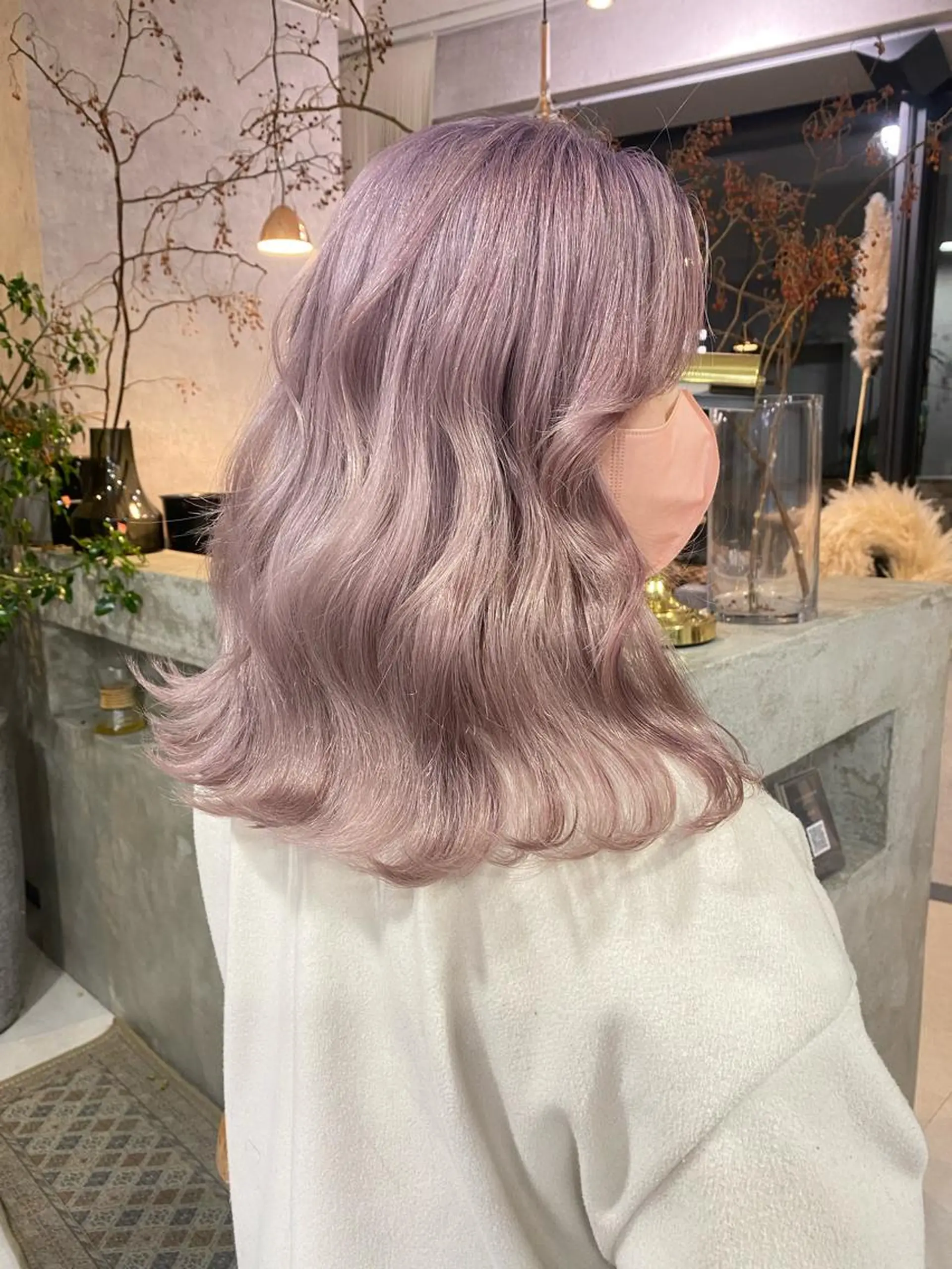 セミロング カラー ブリーチ ラベンダーカラー ピンクカラー ピンクラベンダー 髙橋 玲渚のヘアスタイル