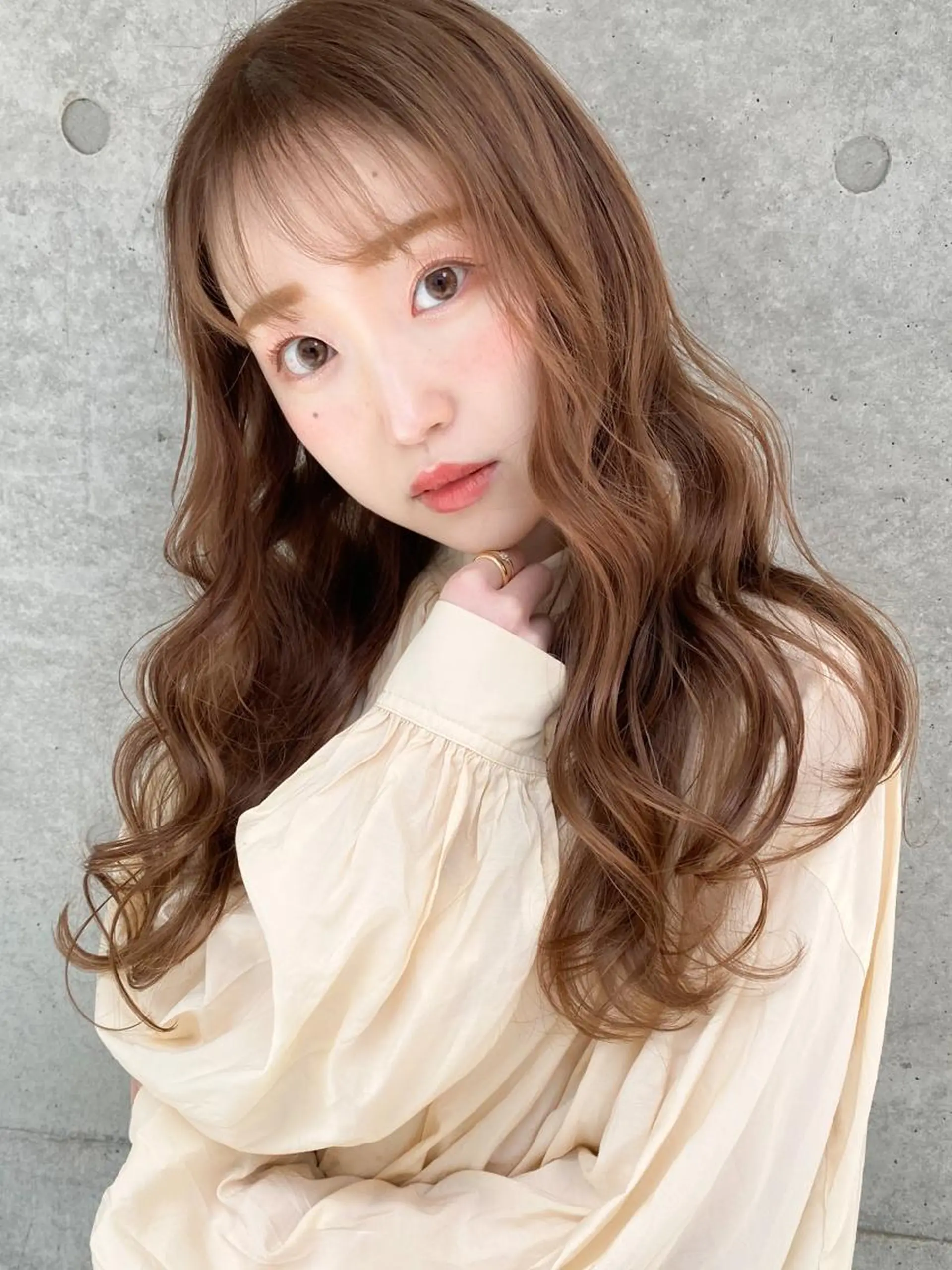 ロング カラー ベージュカラー ブリーチ 透明感カラー ハイトーンカラー ハイトーンベージュ カット ヘアカラー トリートメント ness ネスのヘアスタイル
